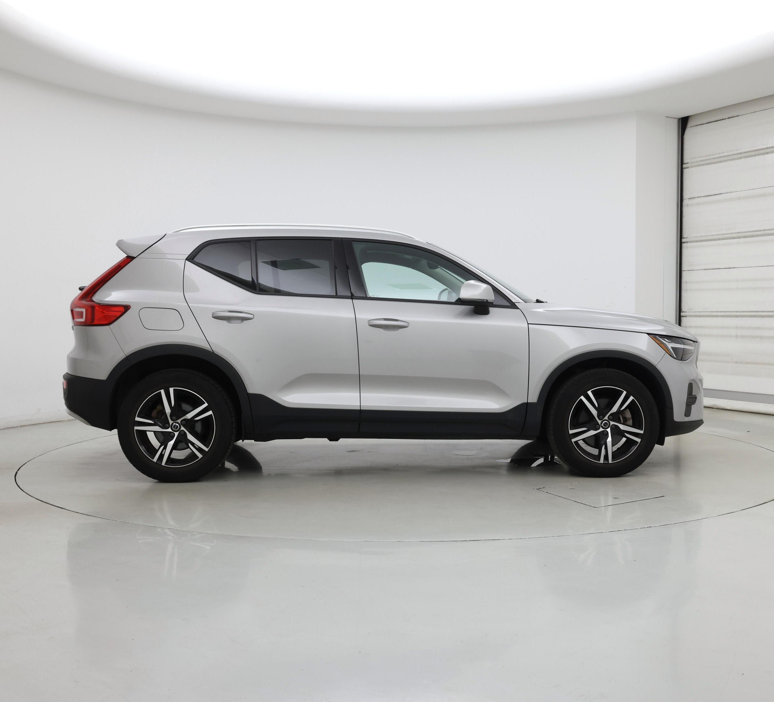 Thumbnail: 2023 Volvo XC40 - 7