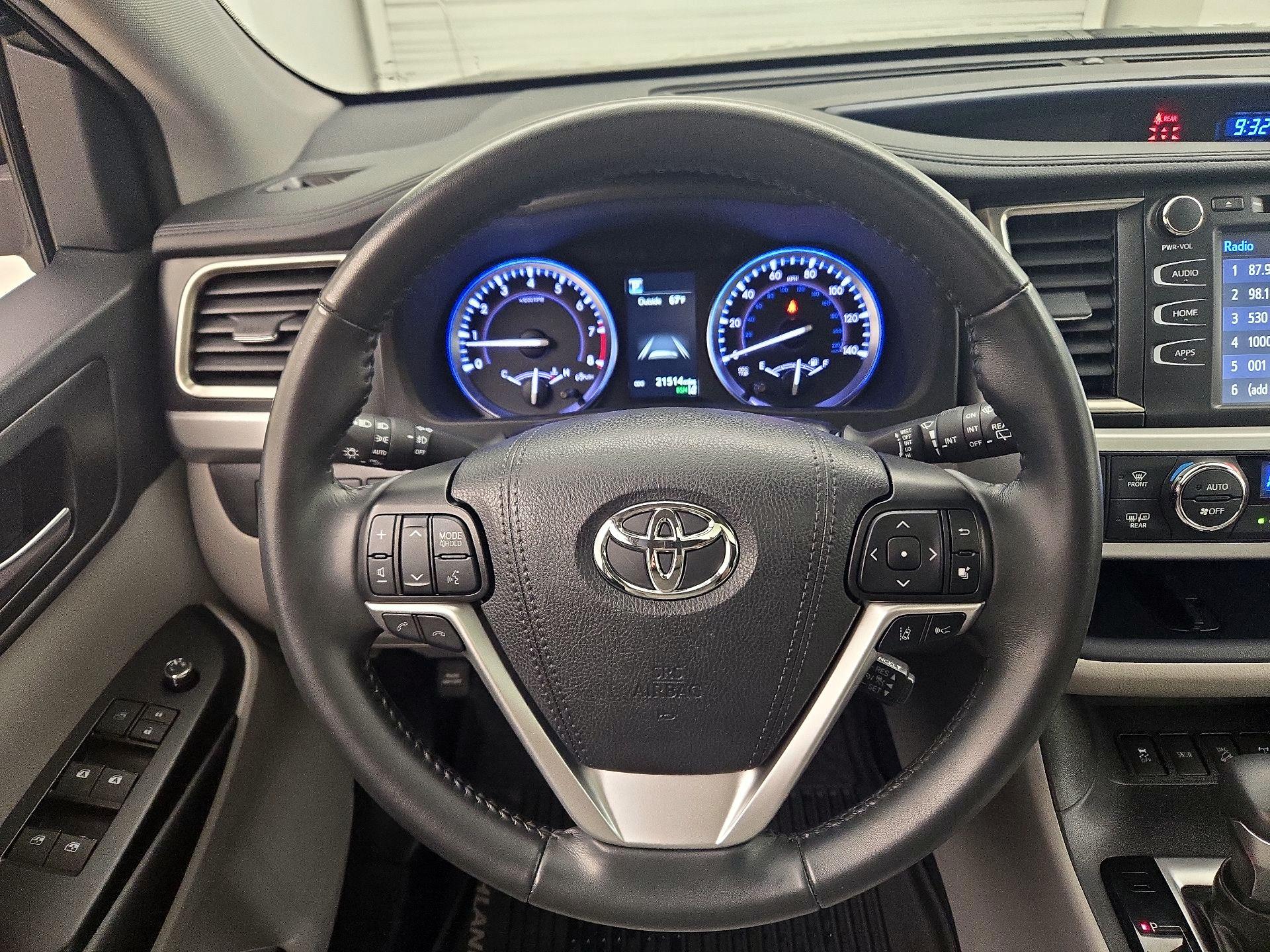 Thumbnail: 2019 Toyota Highlander - 10