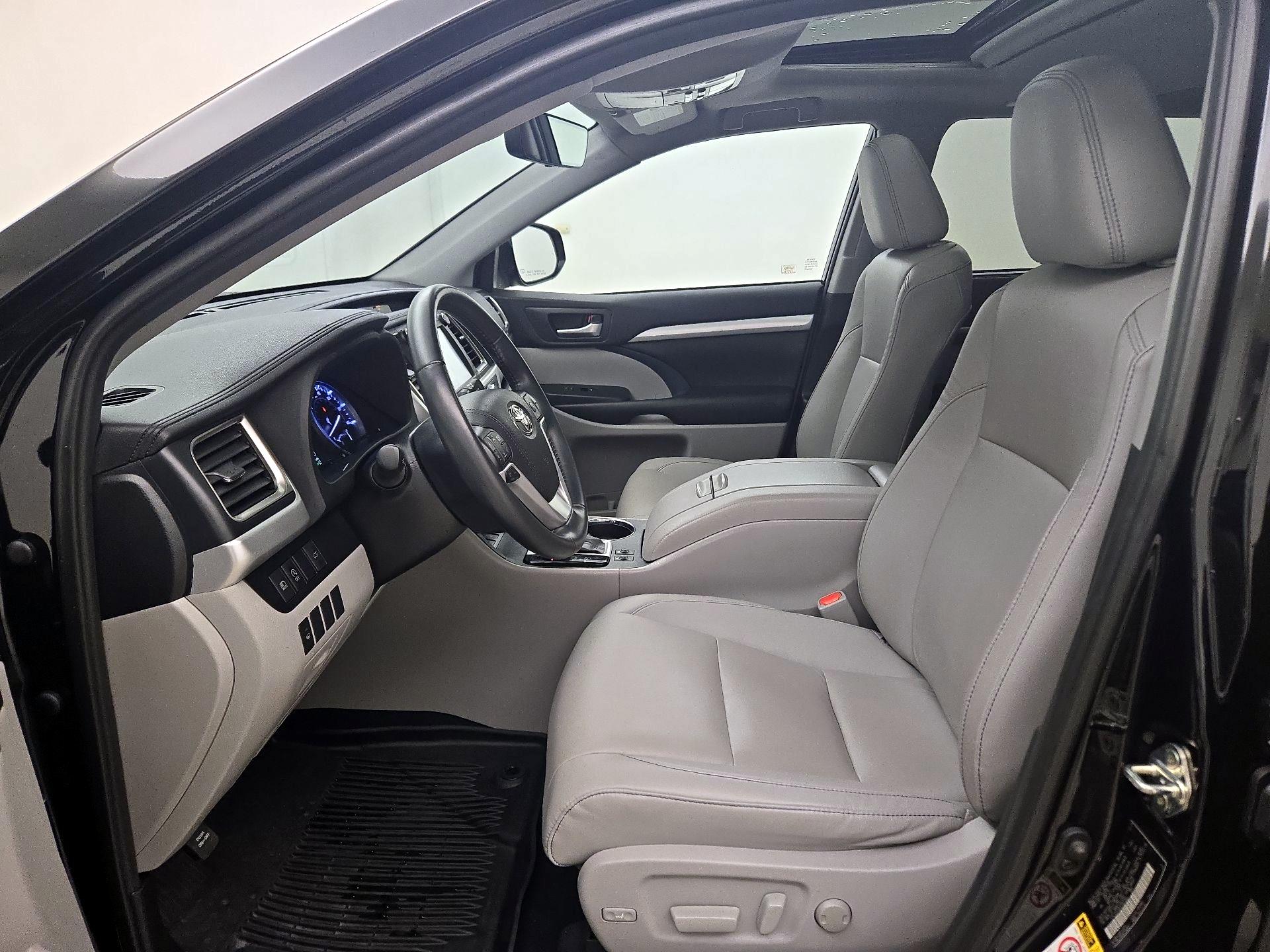 Thumbnail: 2019 Toyota Highlander - 11