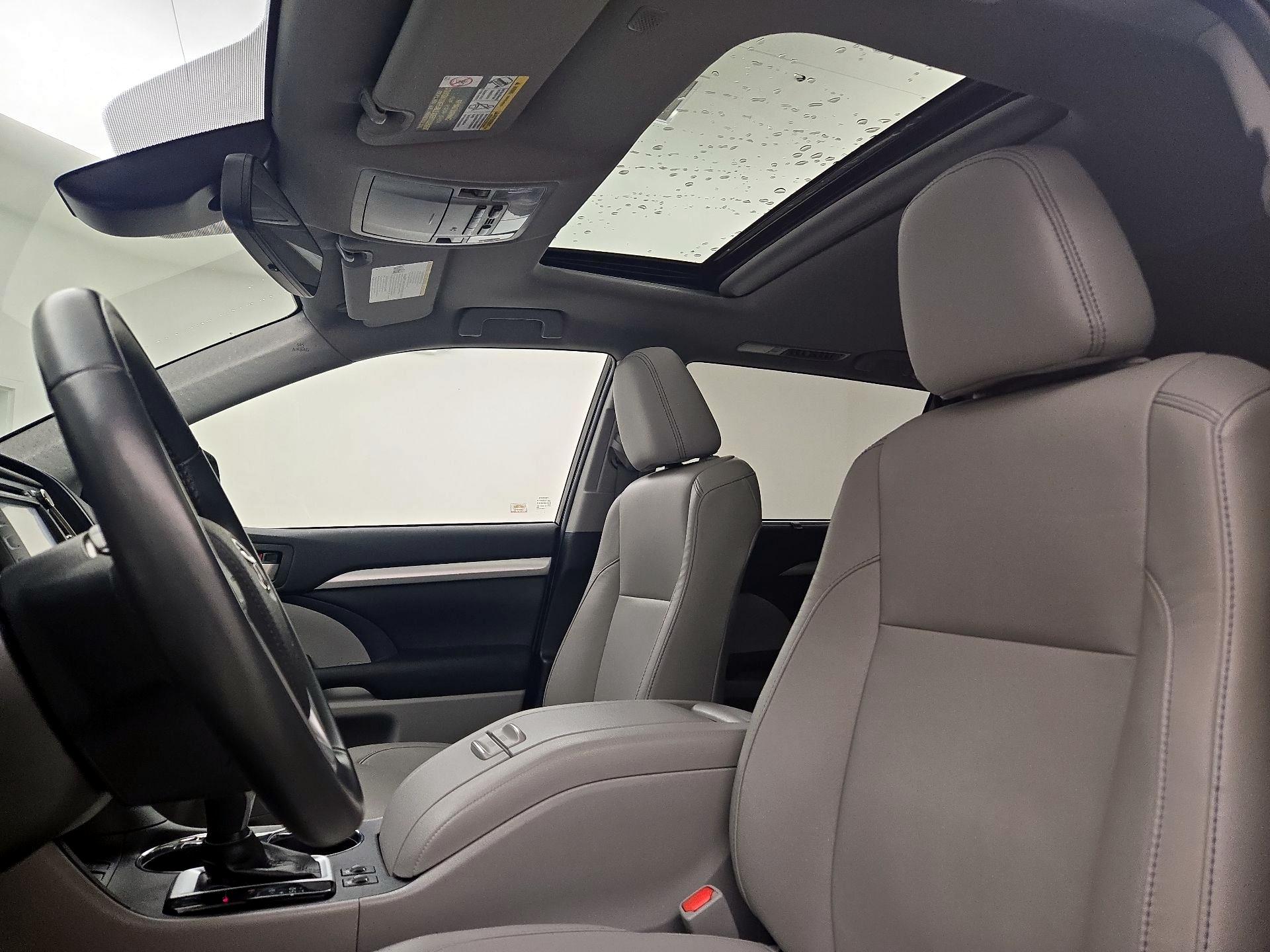 Thumbnail: 2019 Toyota Highlander - 20