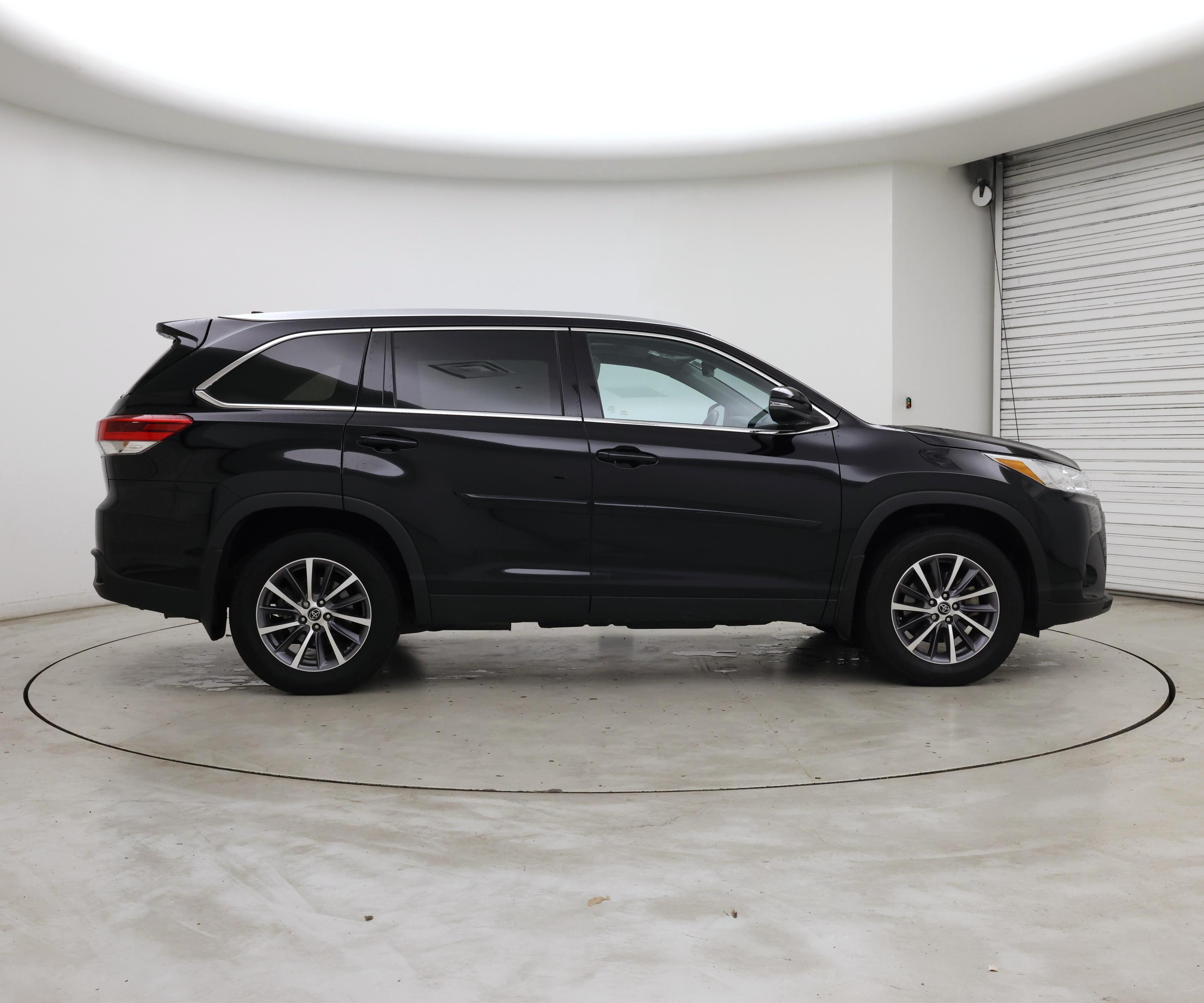 Thumbnail: 2019 Toyota Highlander - 7