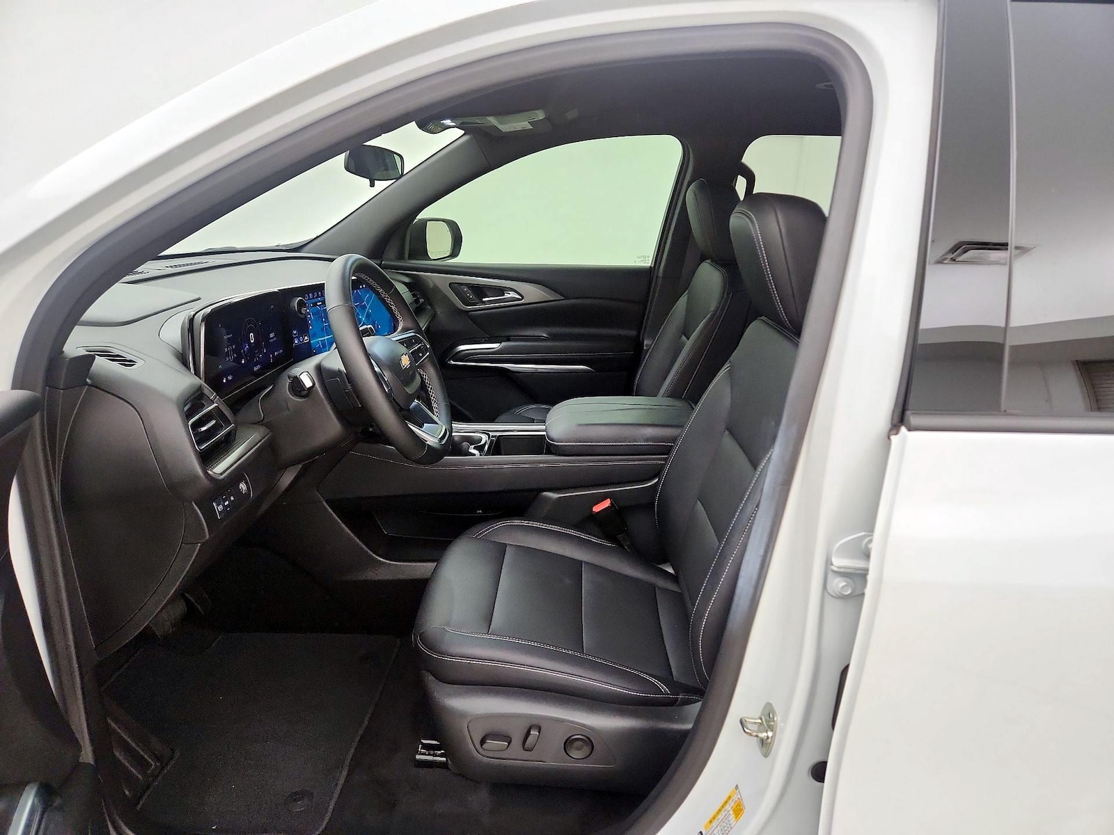 2025 Chevrolet Traverse LT - Photo 12