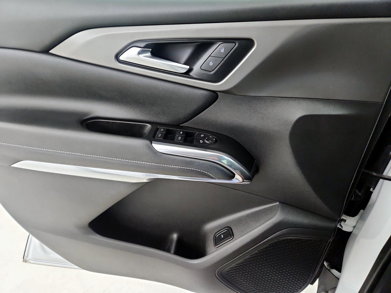 2025 Chevrolet Traverse LT - Photo 13