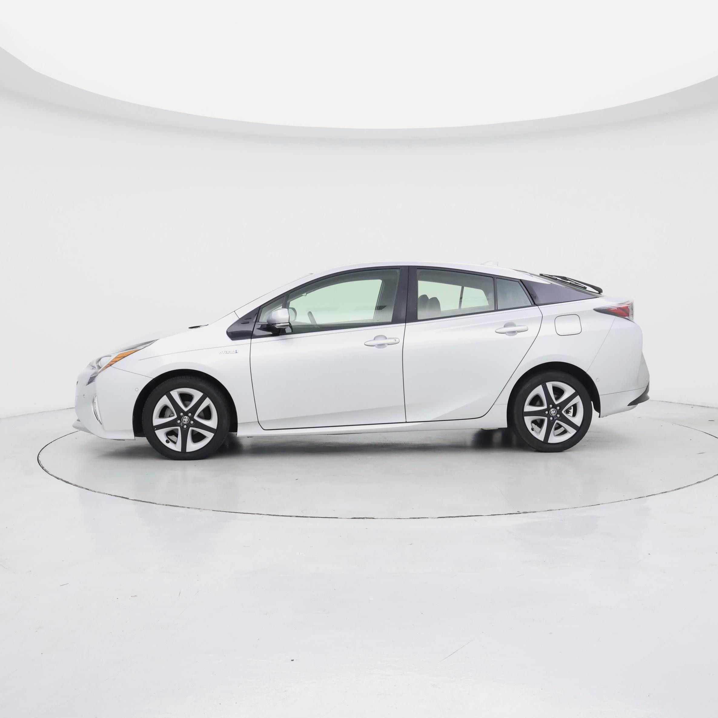 Thumbnail: 2018 Toyota Prius - 3