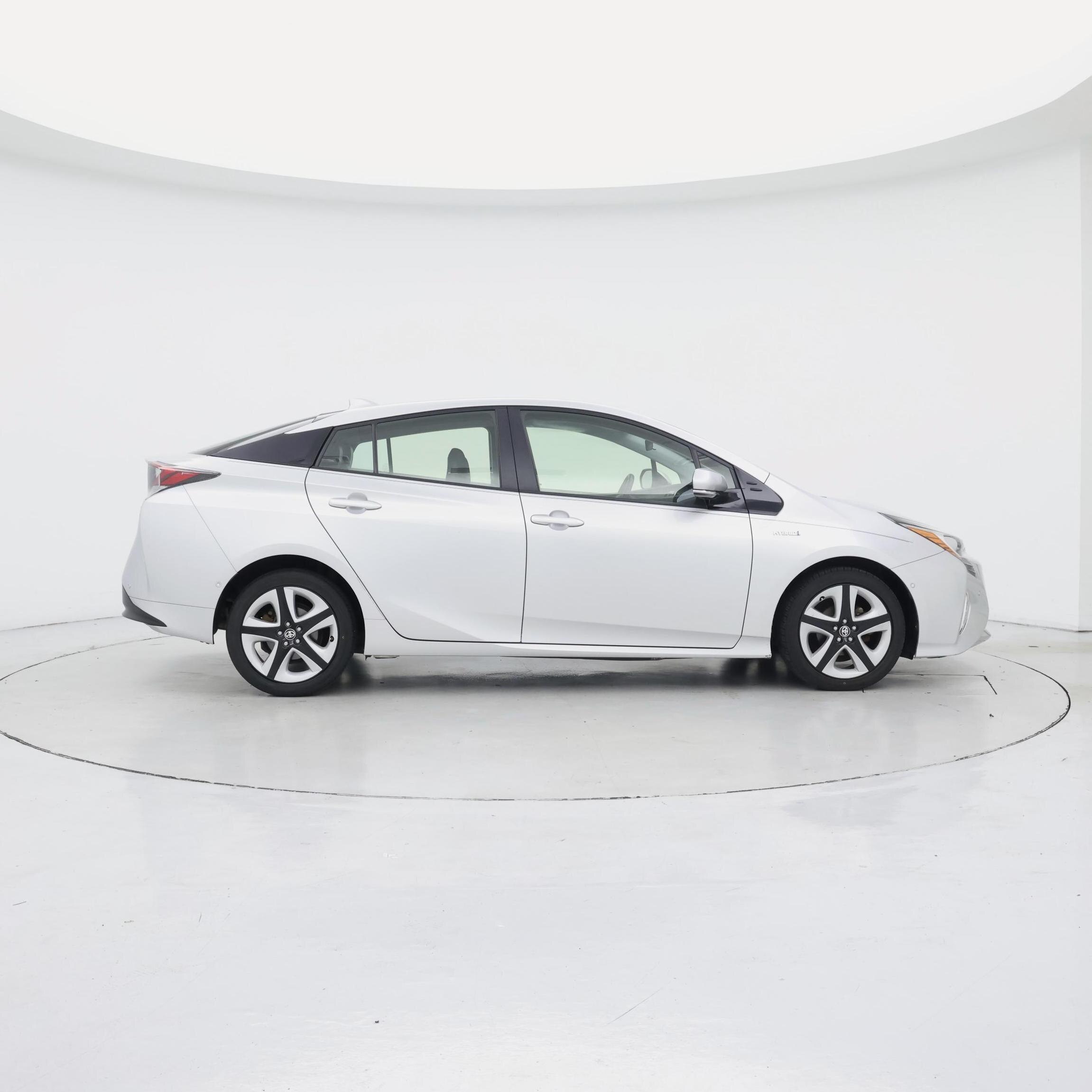 Thumbnail: 2018 Toyota Prius - 7