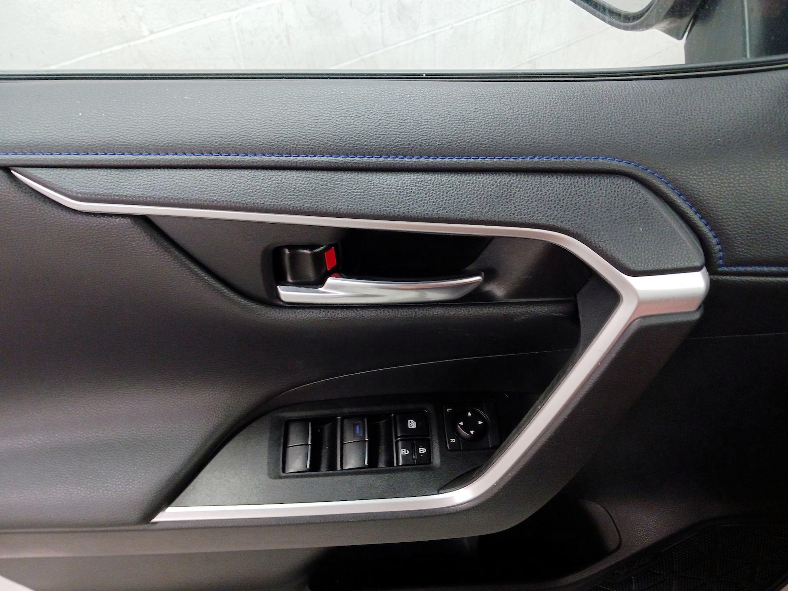 2021 Toyota RAV4 XSE - Photo 11