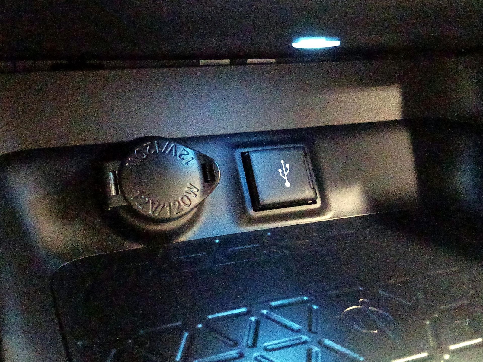 2021 Toyota RAV4 XSE - Photo 17