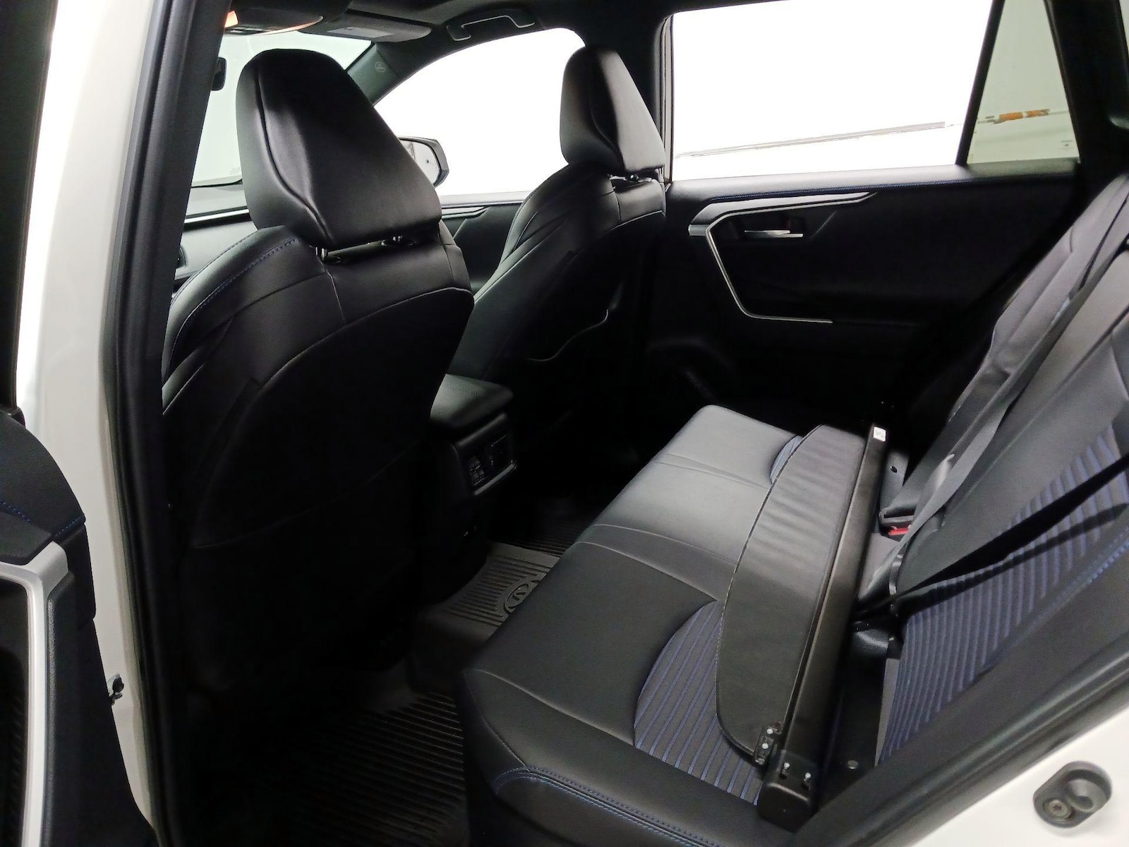 2021 Toyota RAV4 XSE - Photo 18