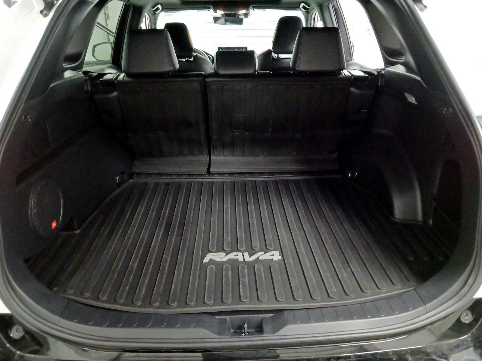 2021 Toyota RAV4 XSE - Photo 19
