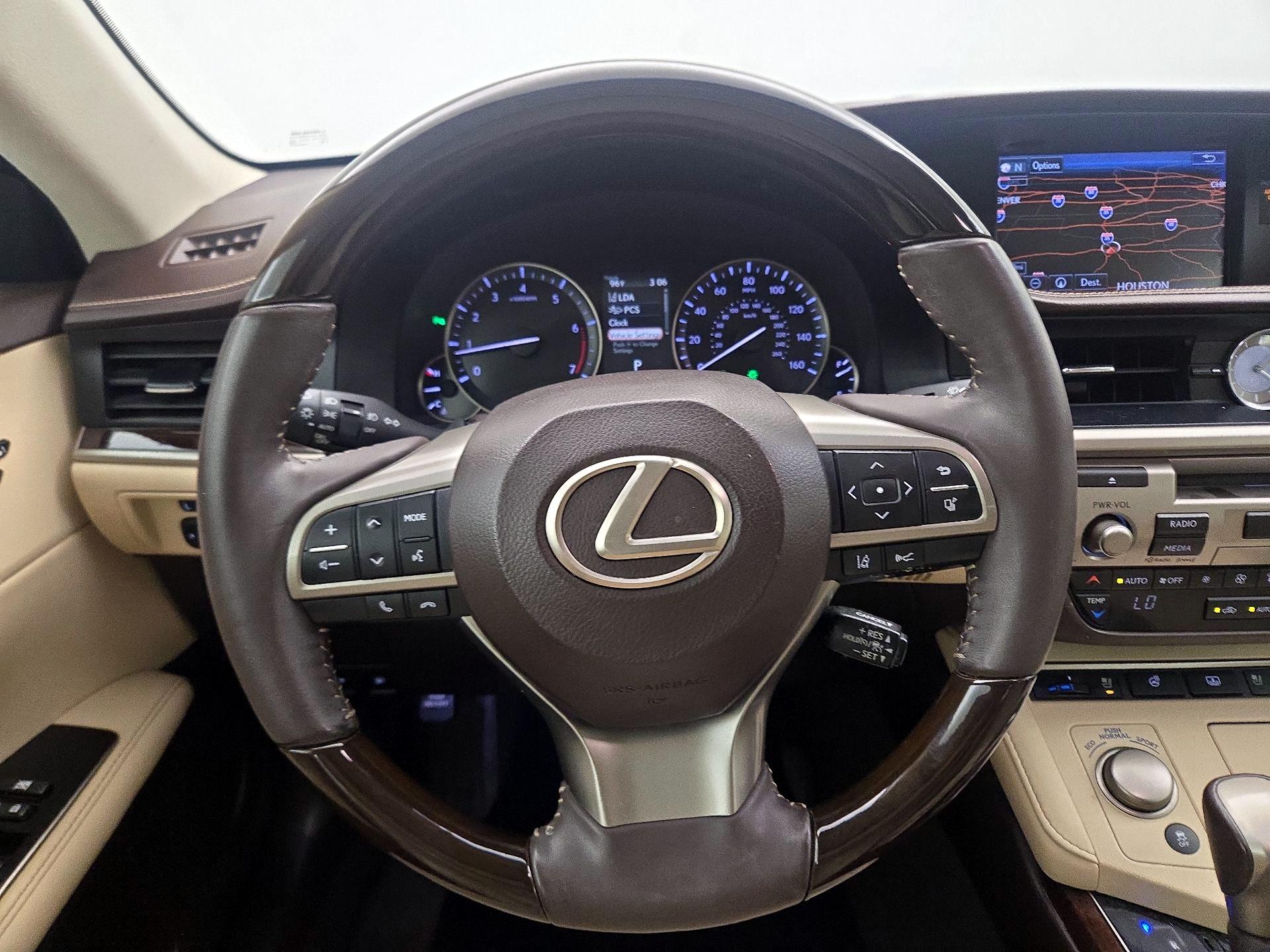 Thumbnail: 2016 Lexus ES - 10