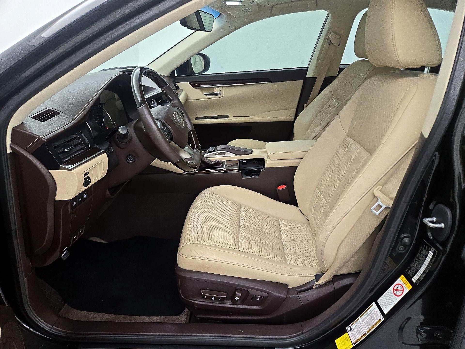 Thumbnail: 2016 Lexus ES - 11