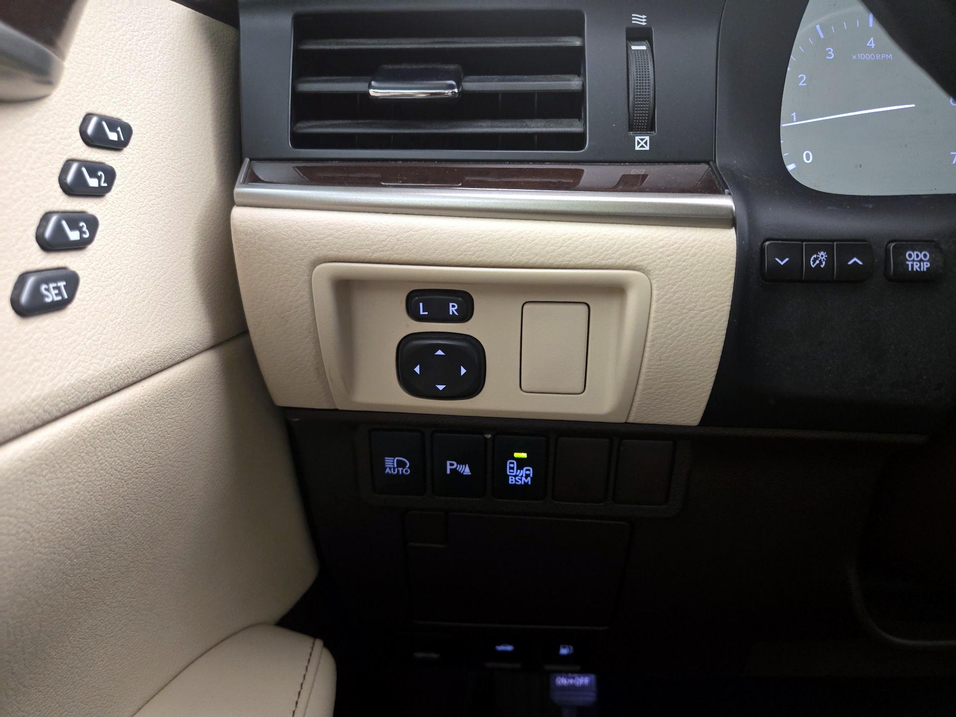 Thumbnail: 2016 Lexus ES - 13