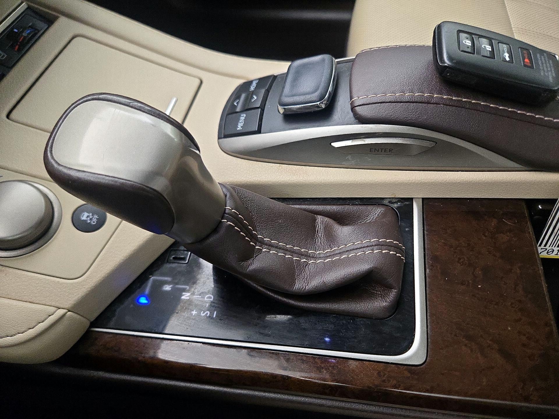 Thumbnail: 2016 Lexus ES - 18