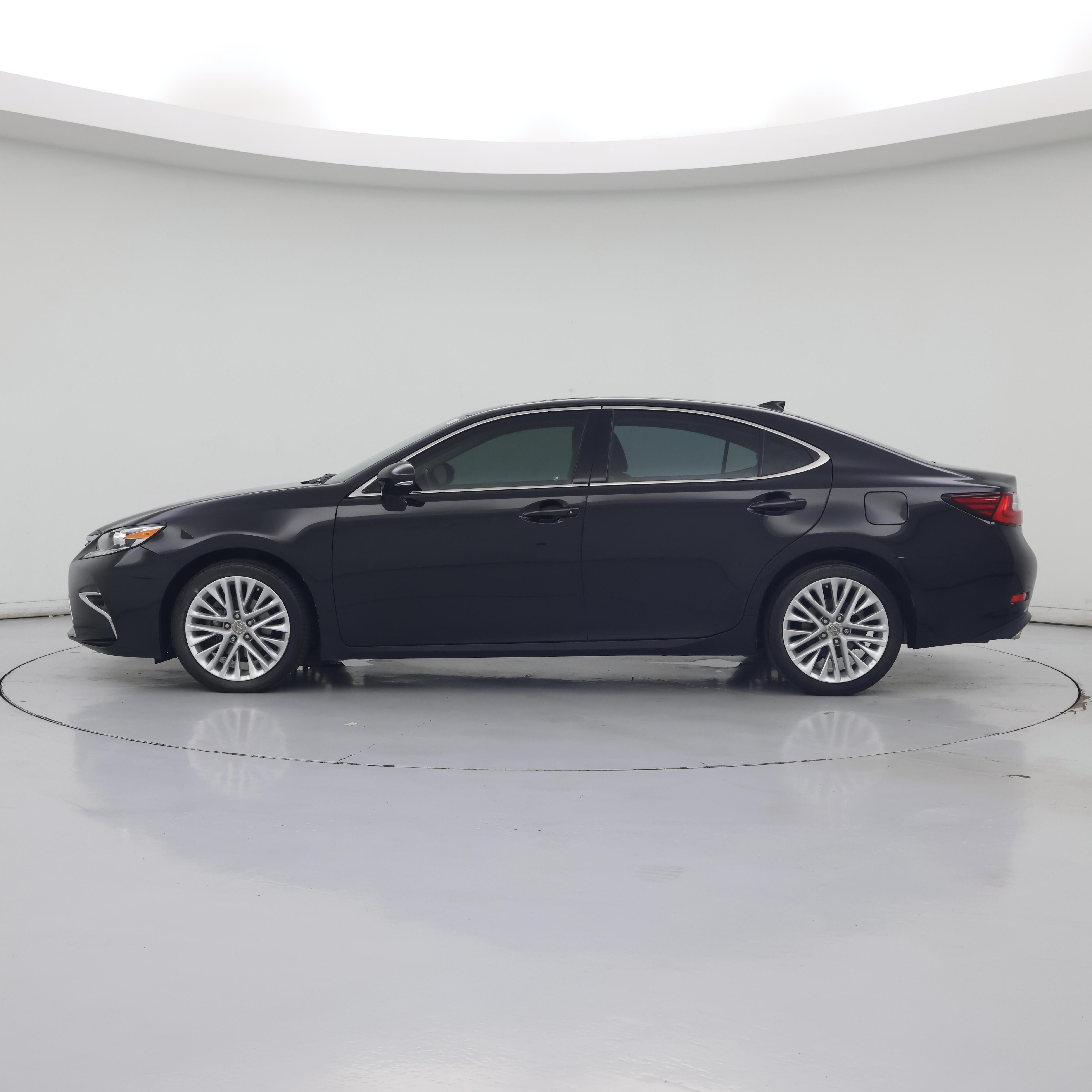 Thumbnail: 2016 Lexus ES - 3