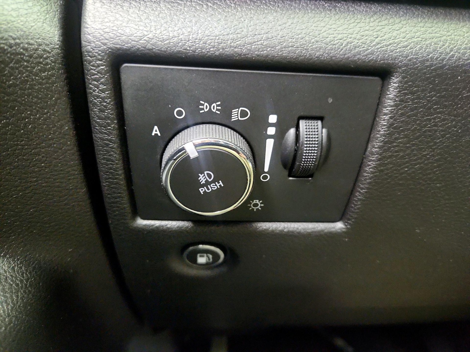 2020 Jeep Grand Cherokee Altitude - Photo 14