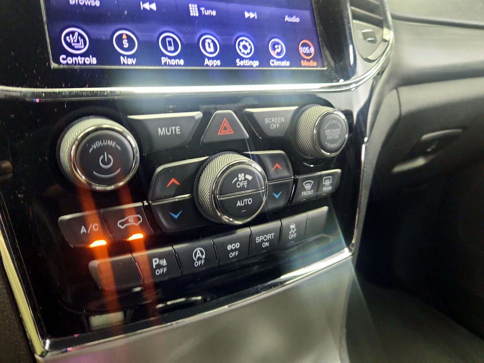 2020 Jeep Grand Cherokee Altitude - Photo 18