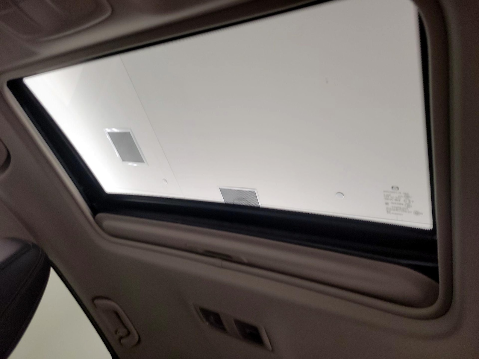 Sunroof(s) & Overhead Airbags