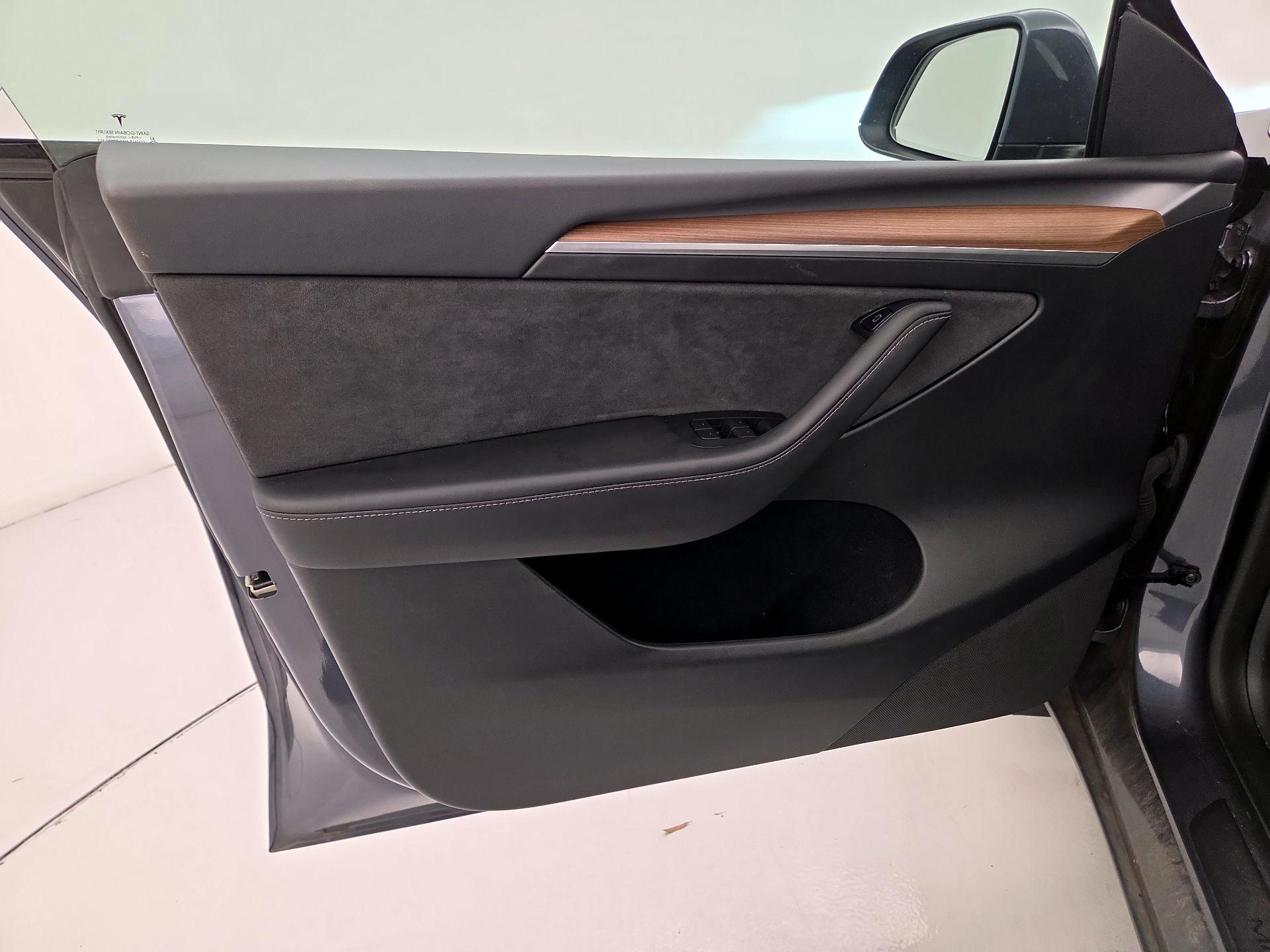 Thumbnail: 2023 Tesla Model Y - 12