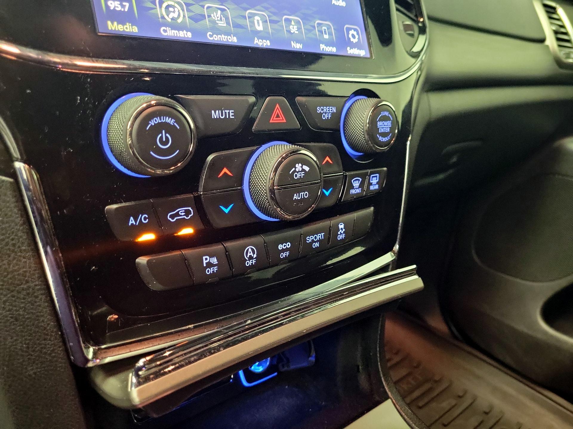 Thumbnail: 2020 Jeep Grand Cherokee - 17