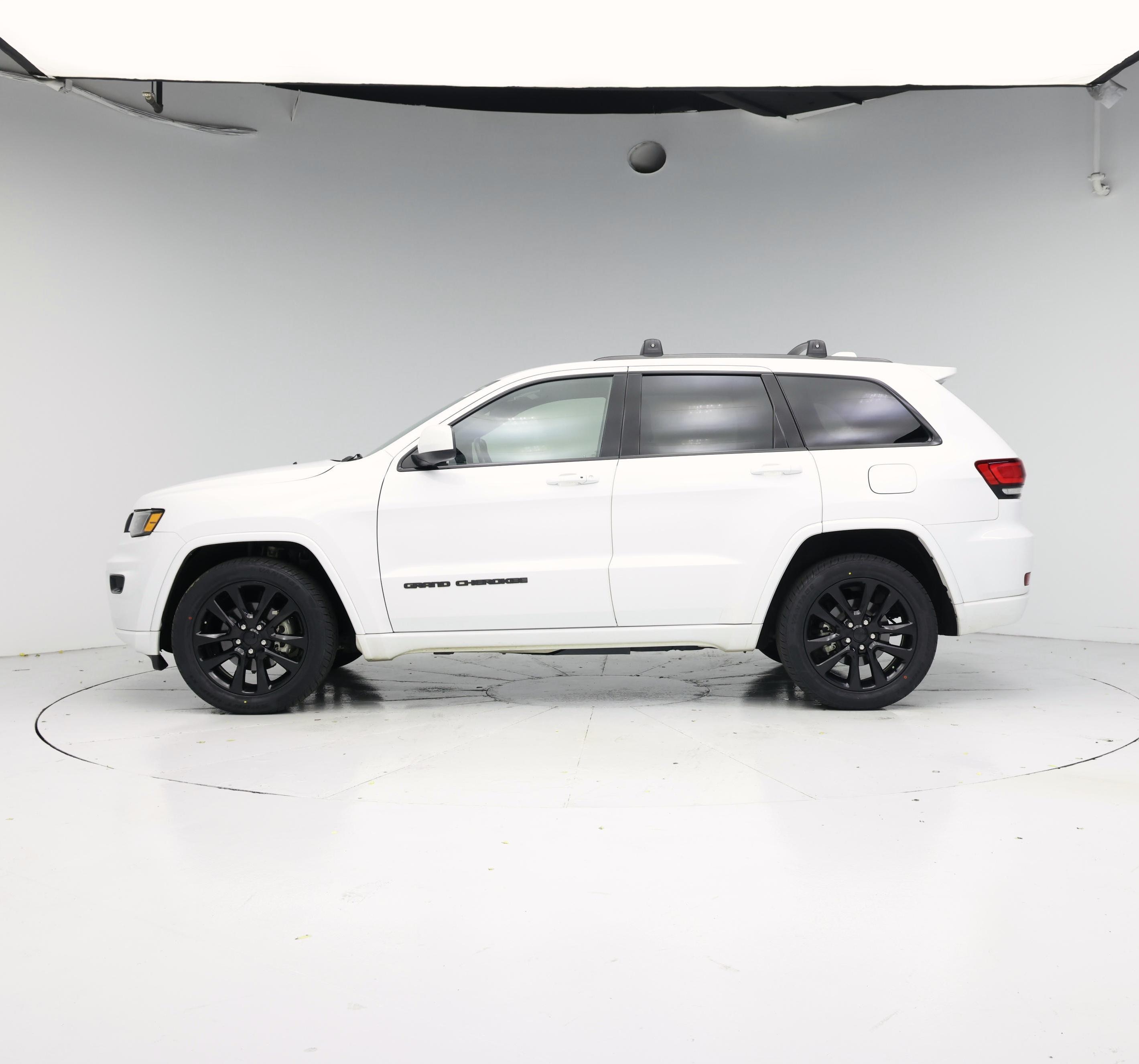 Thumbnail: 2020 Jeep Grand Cherokee - 3