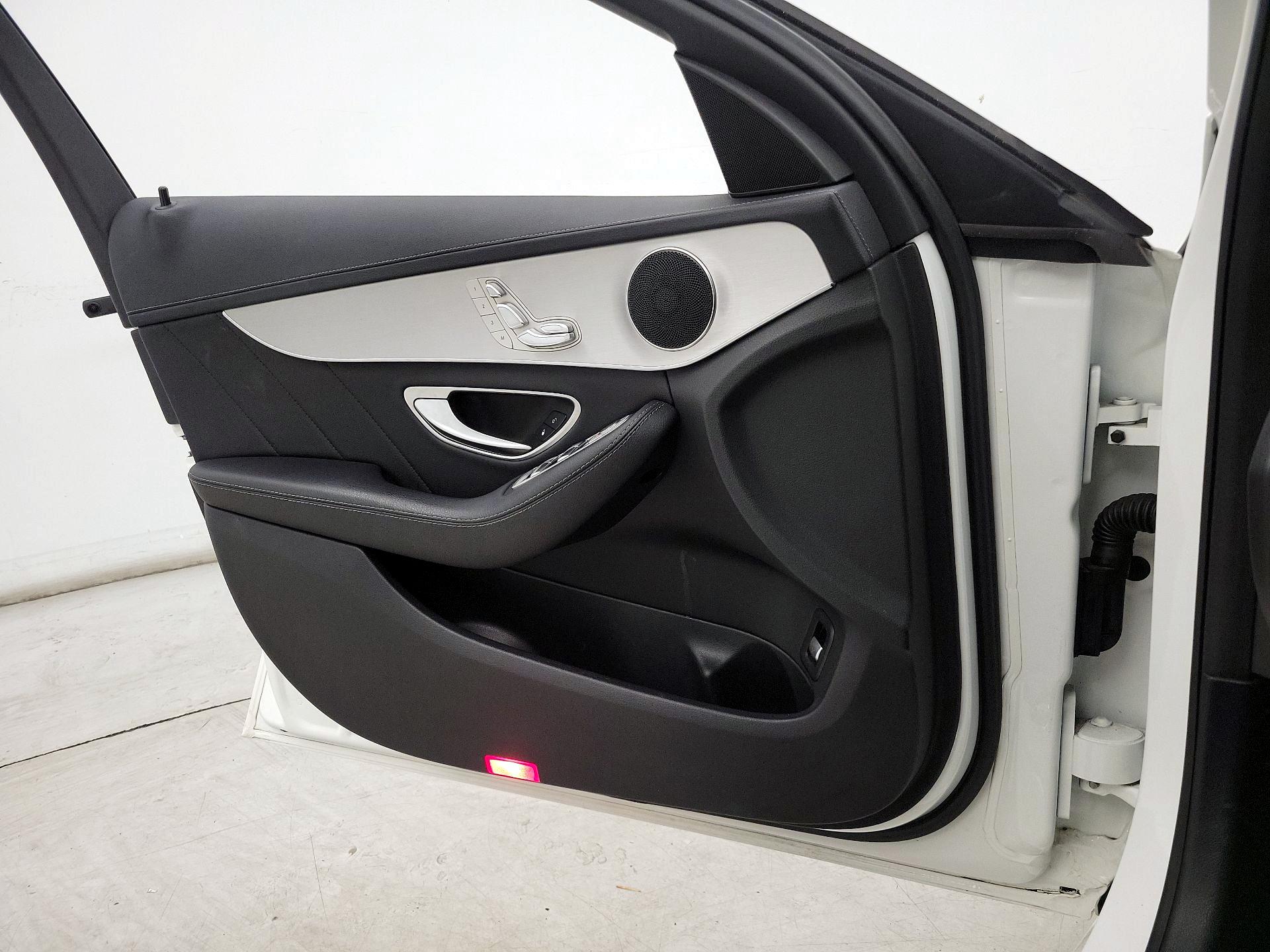 Thumbnail: 2015 Mercedes-Benz C-Class - 12