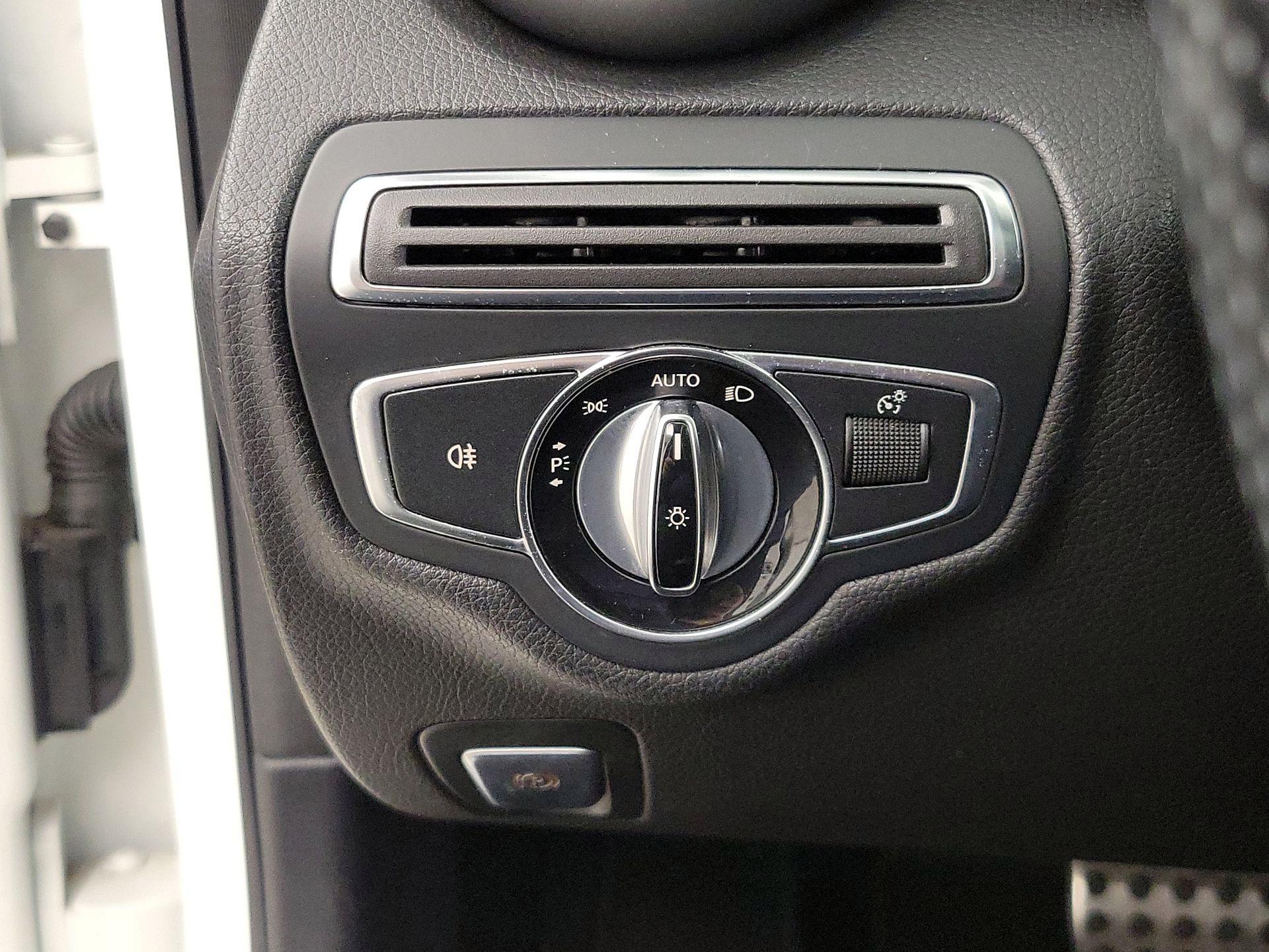 Thumbnail: 2015 Mercedes-Benz C-Class - 13