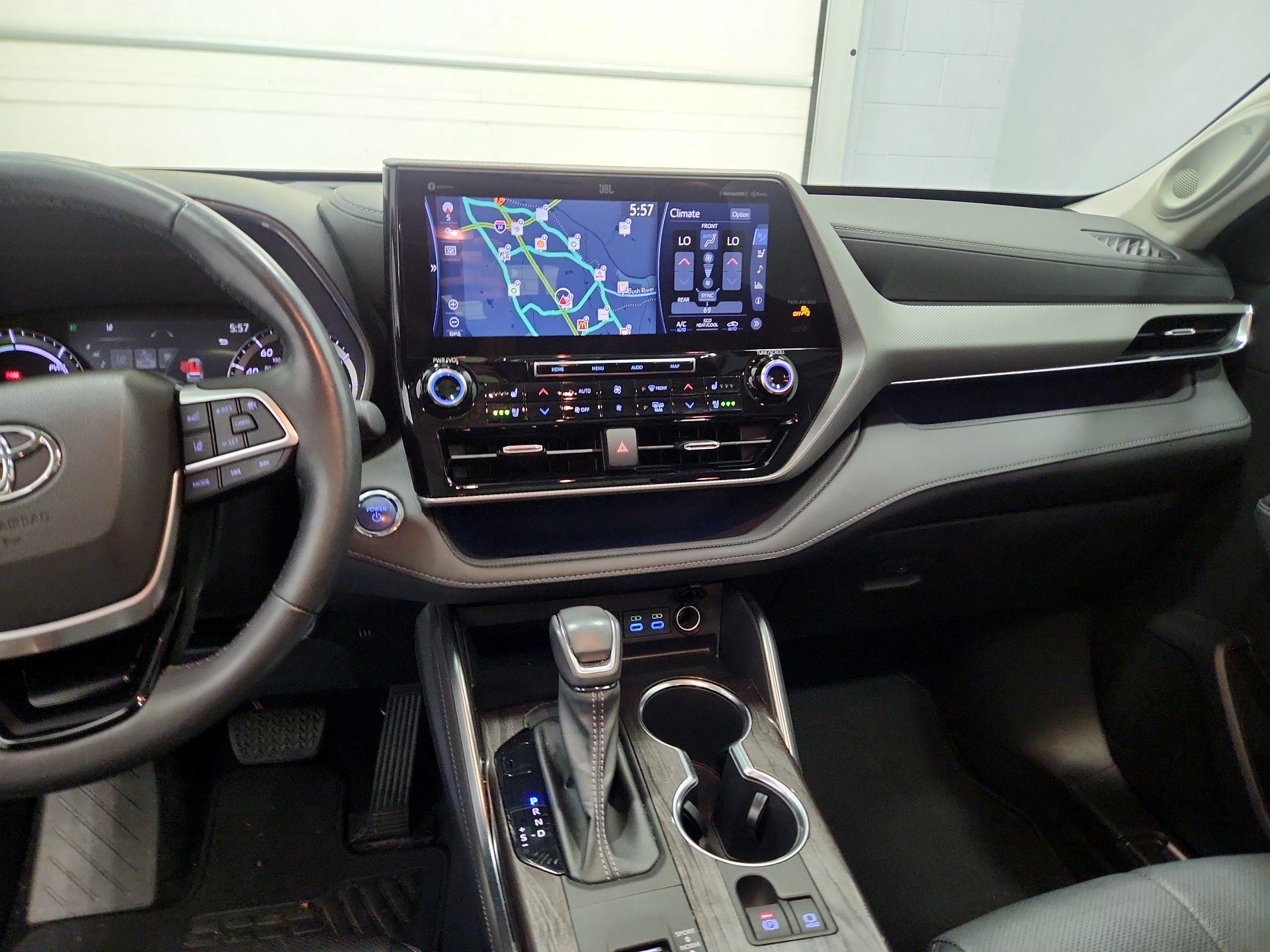 Thumbnail: 2022 Toyota Highlander - 9