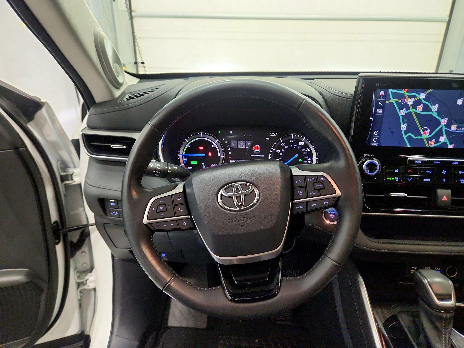 Thumbnail: 2022 Toyota Highlander - 10
