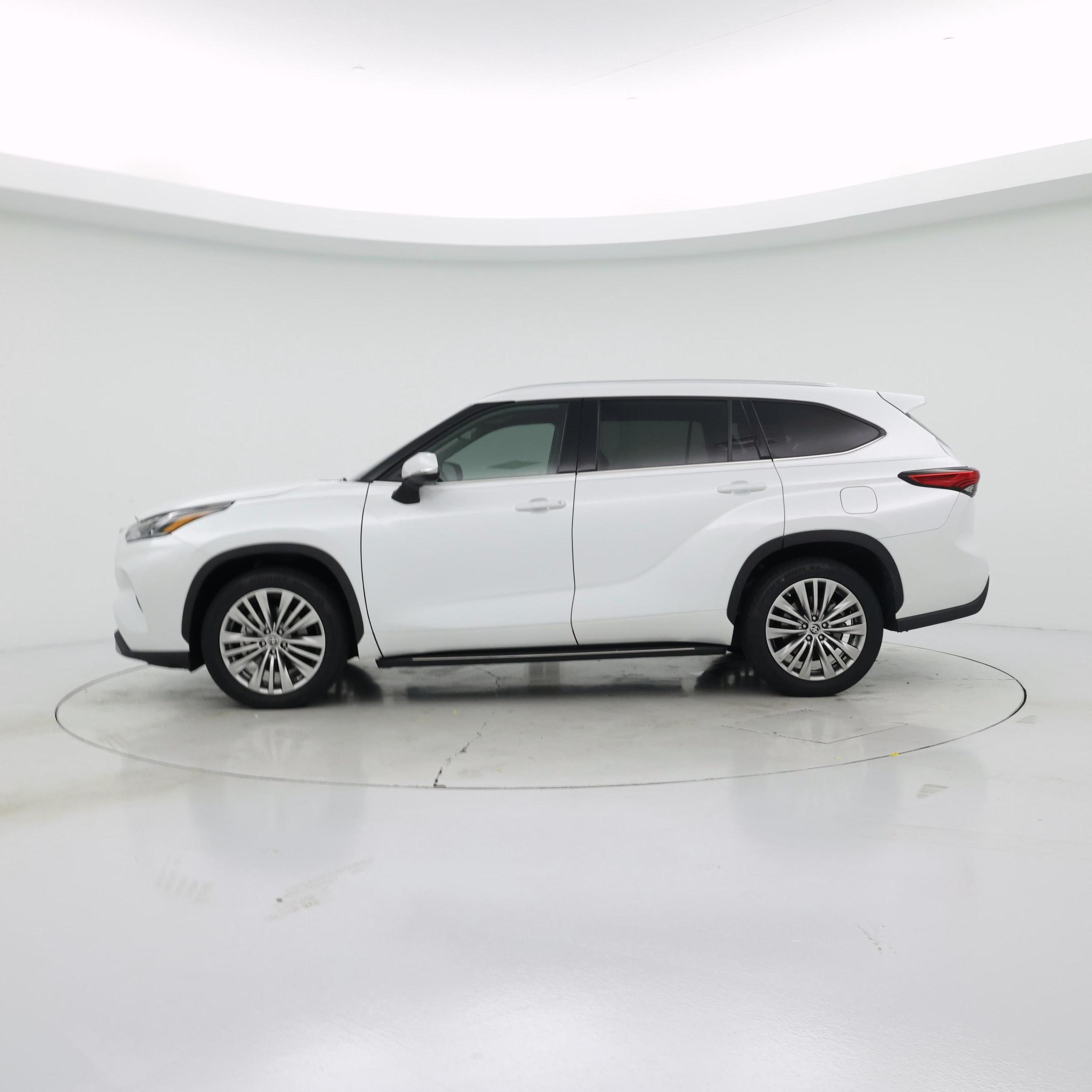 Thumbnail: 2022 Toyota Highlander - 3