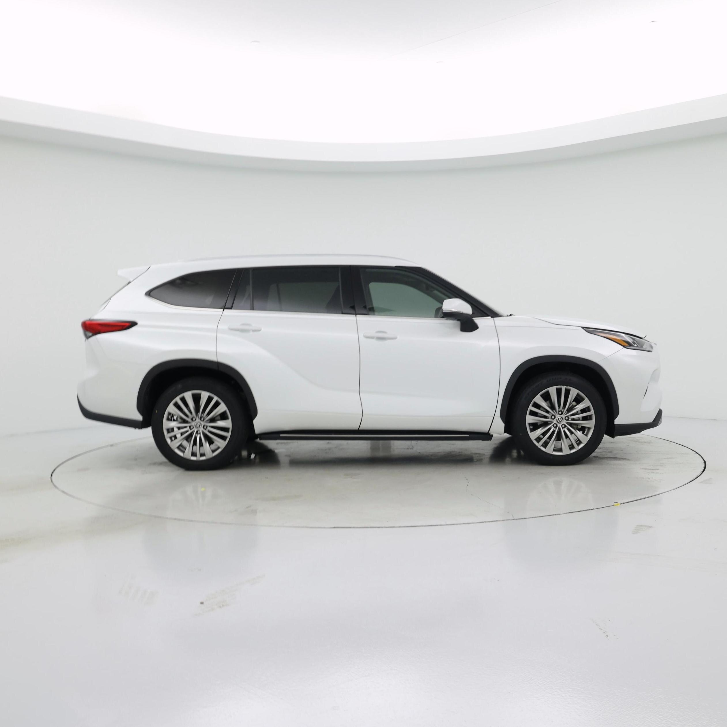 Thumbnail: 2022 Toyota Highlander - 7