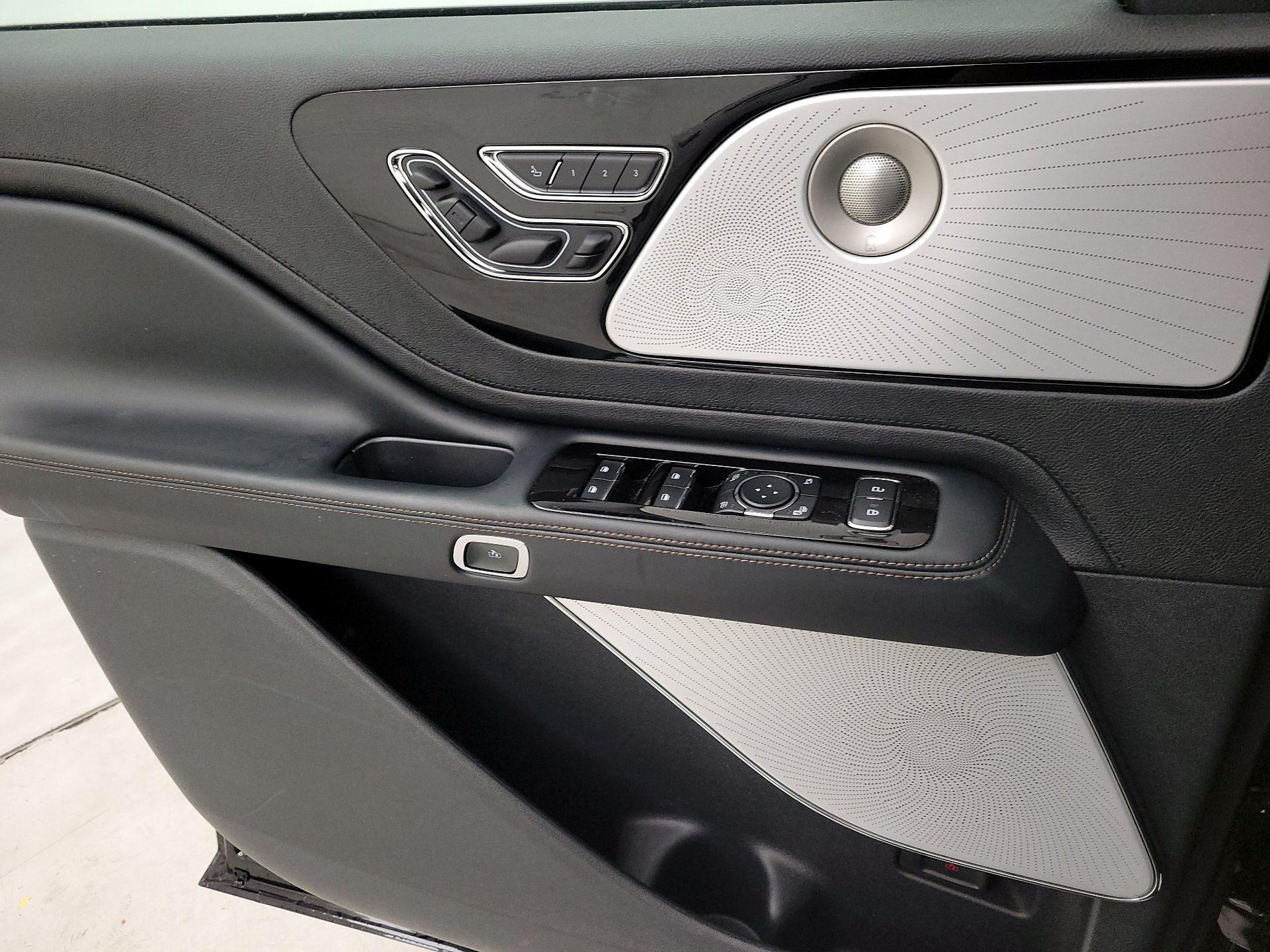 Thumbnail: 2026 Lincoln Aviator - 12