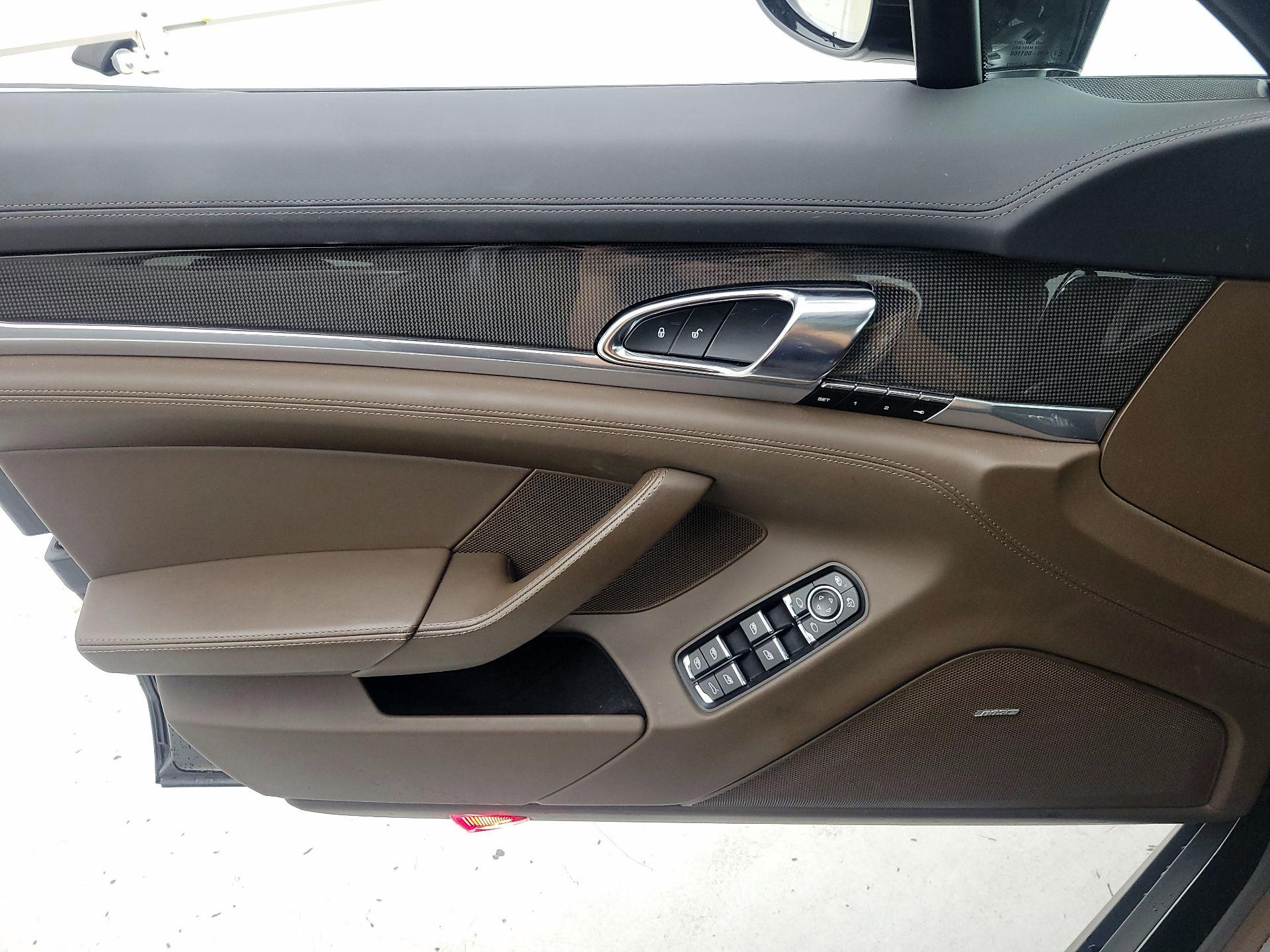 Thumbnail: 2016 Porsche Panamera - 12