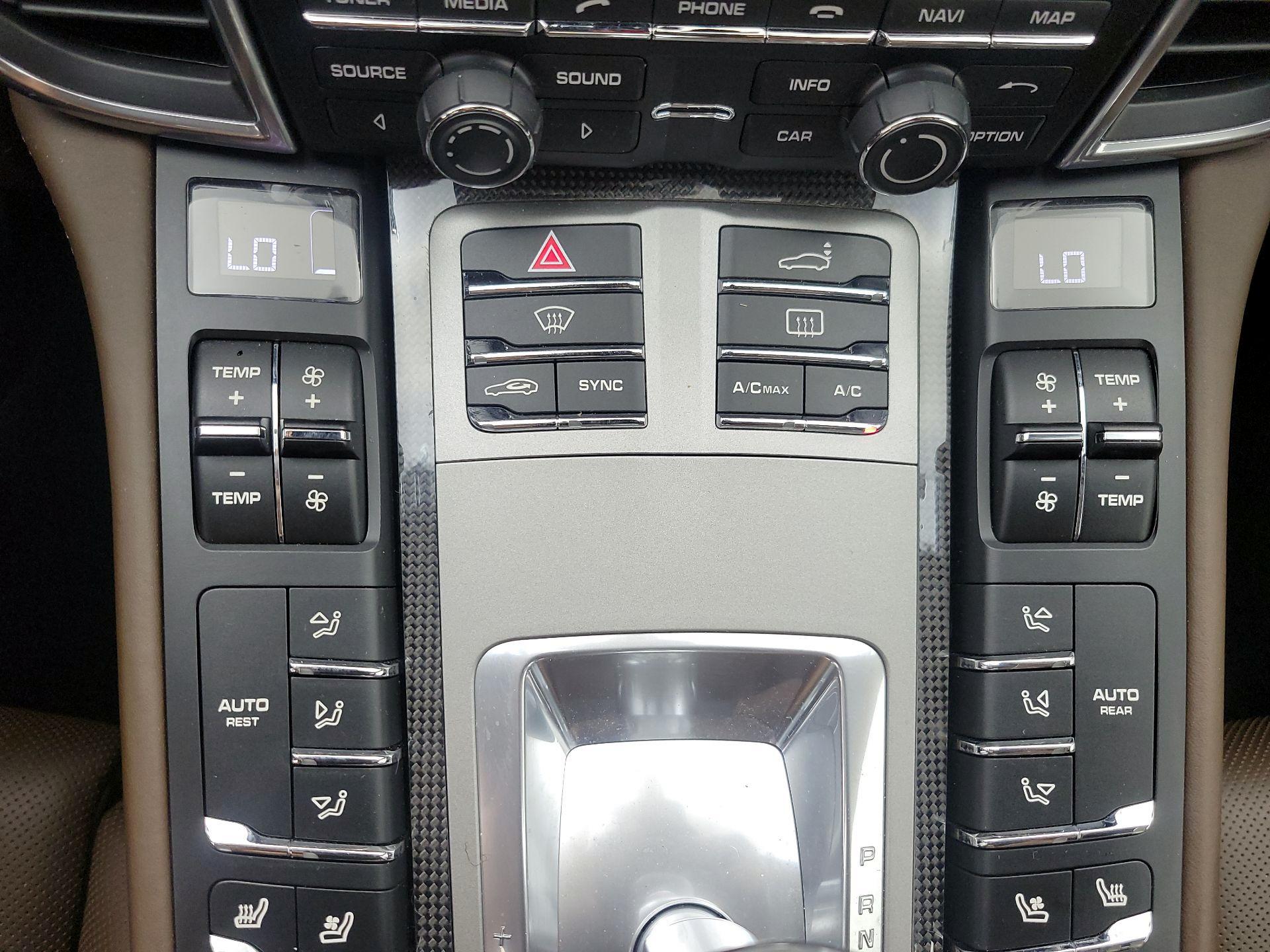Thumbnail: 2016 Porsche Panamera - 17