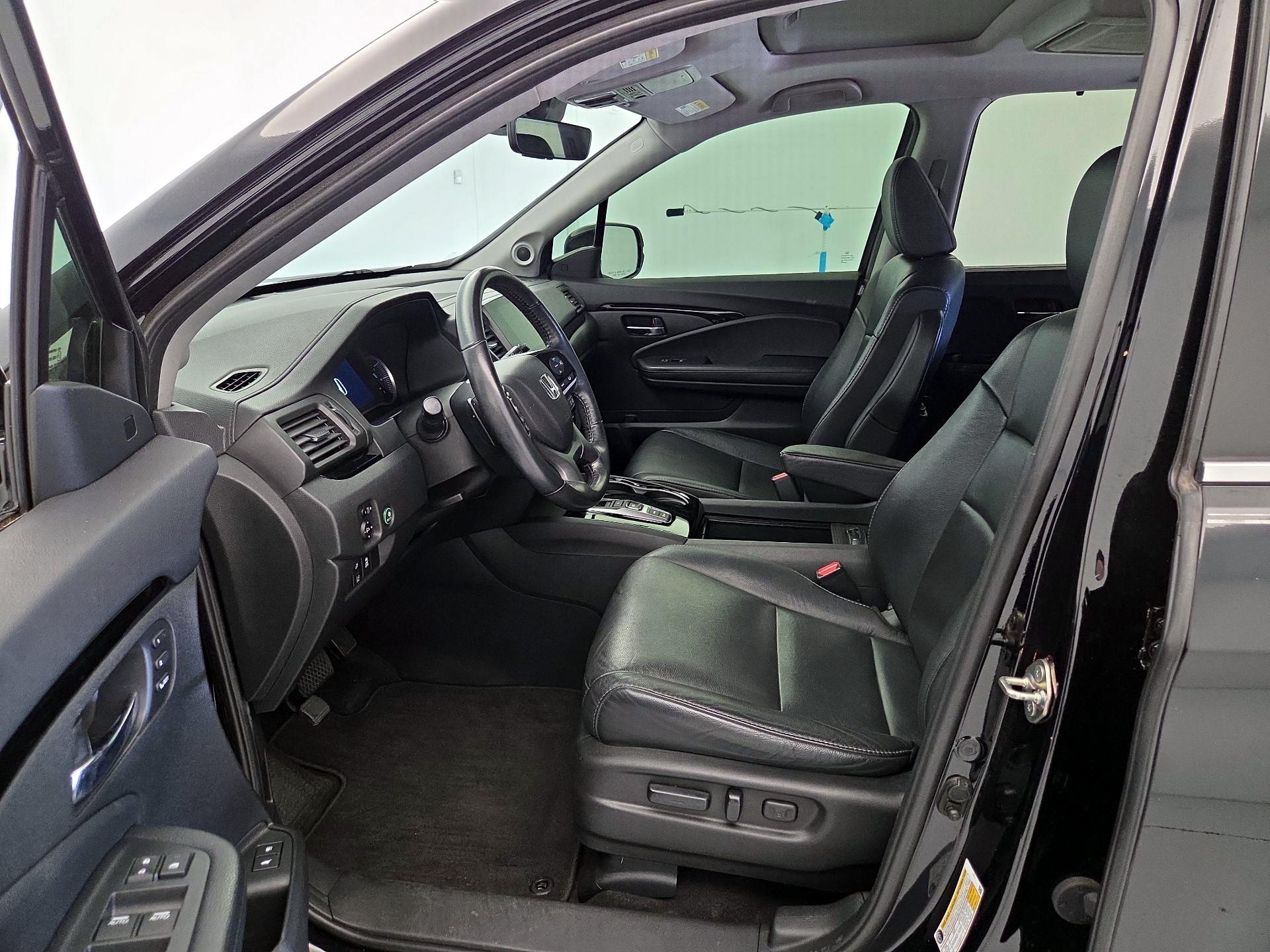 Thumbnail: 2019 Honda Pilot - 11