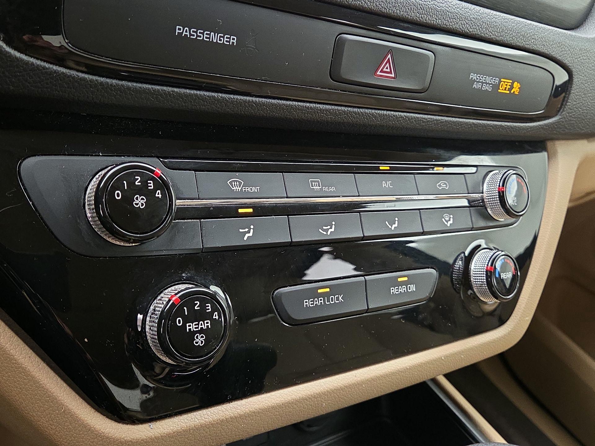 Thumbnail: 2019 Kia Sedona - 16