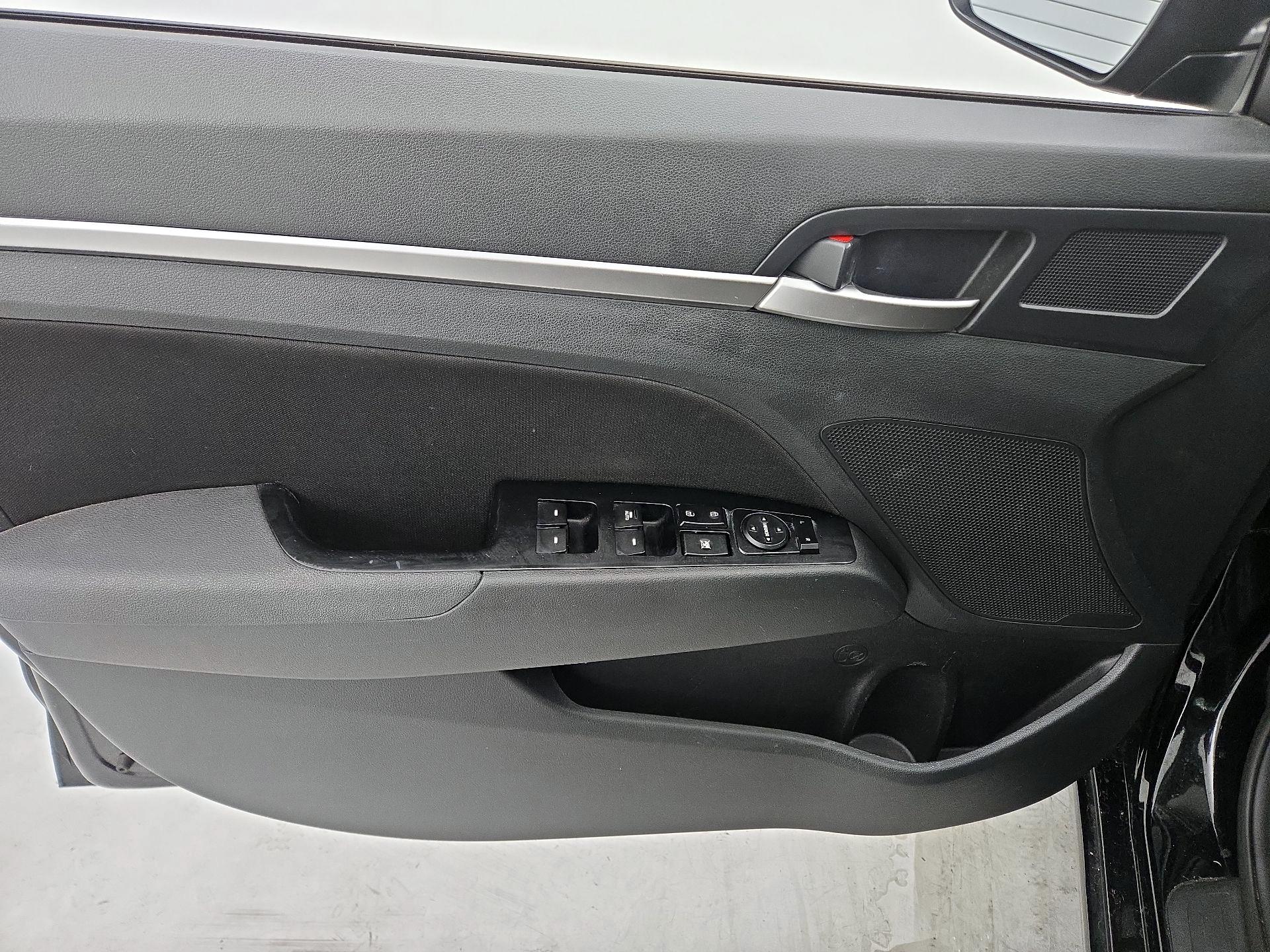 Thumbnail: 2020 Hyundai Elantra - 12