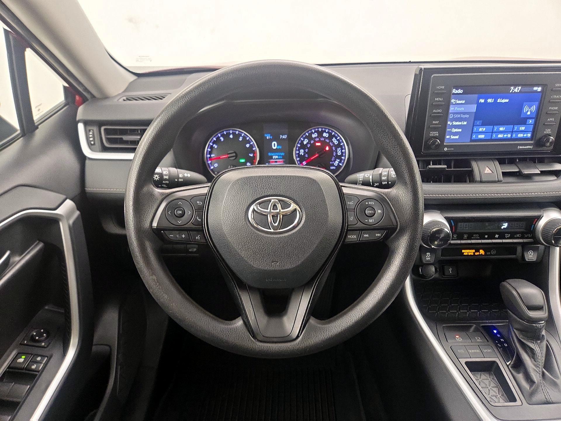 Thumbnail: 2021 Toyota RAV4 - 10