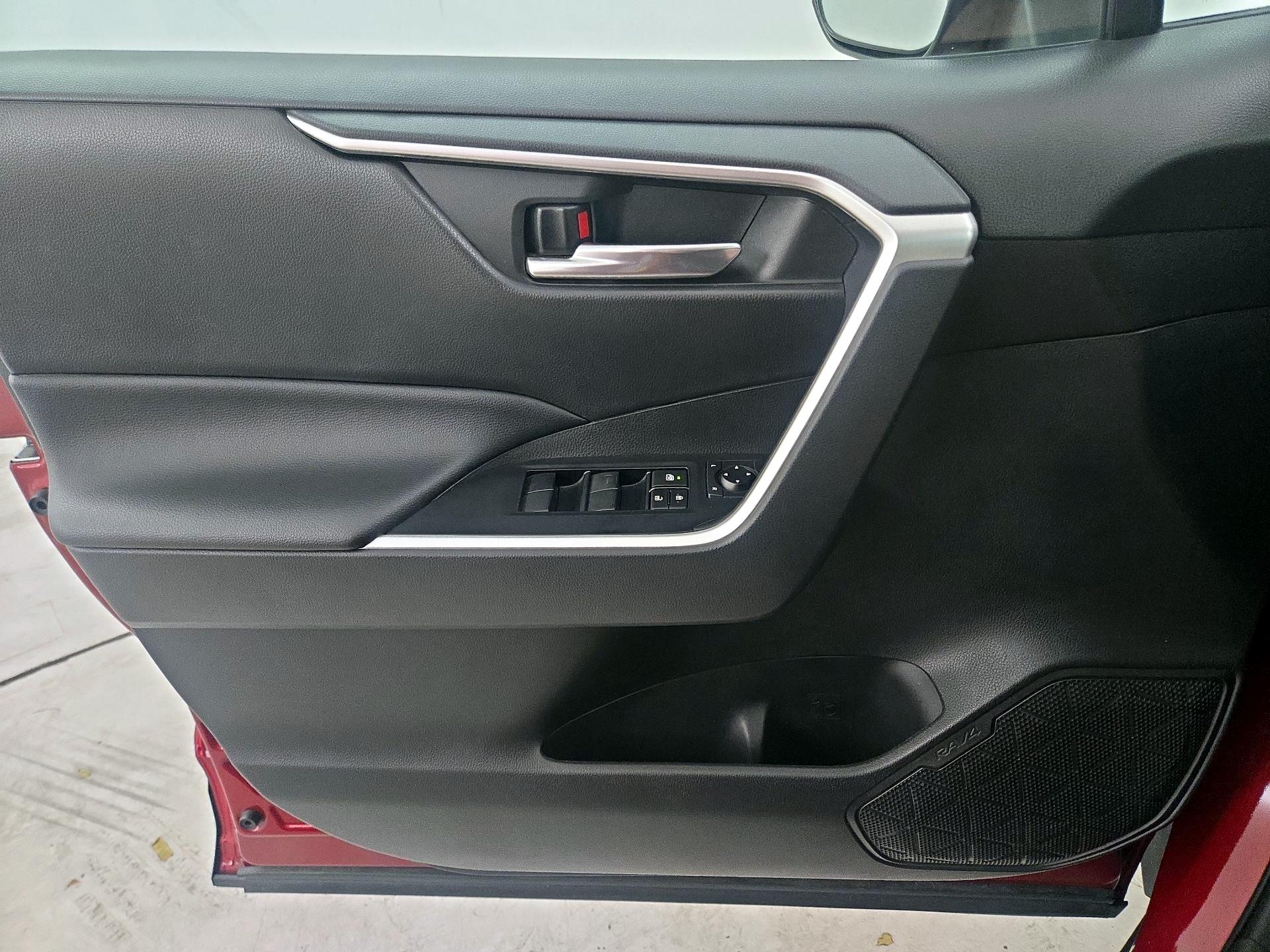Thumbnail: 2021 Toyota RAV4 - 12