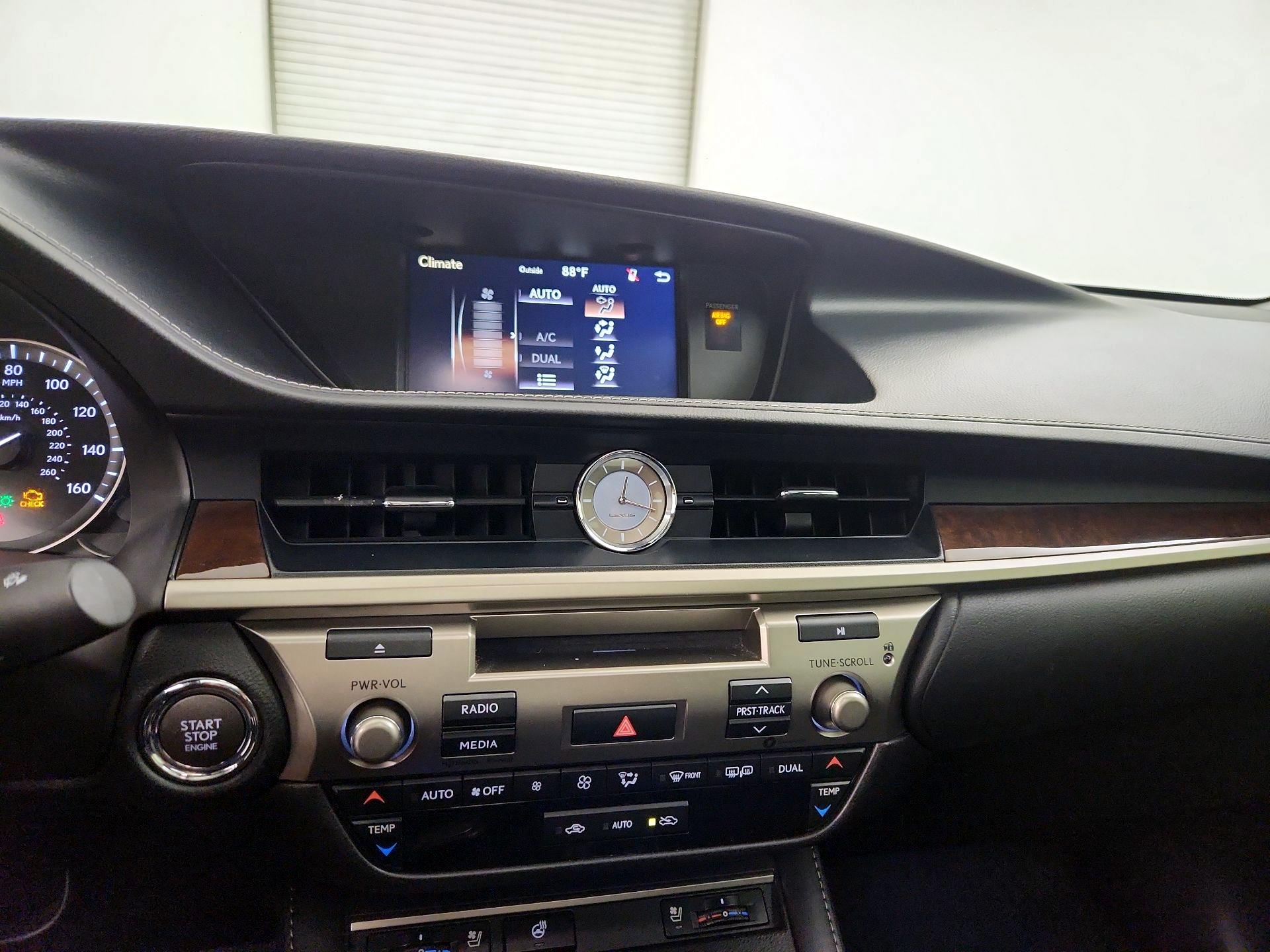Thumbnail: 2017 Lexus ES - 16
