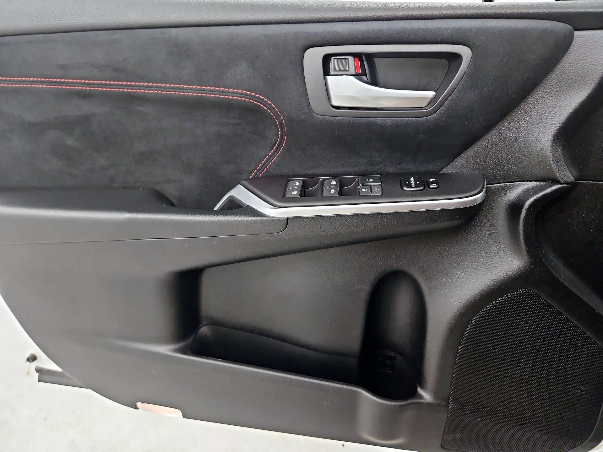 Thumbnail: 2015 Toyota Camry - 12