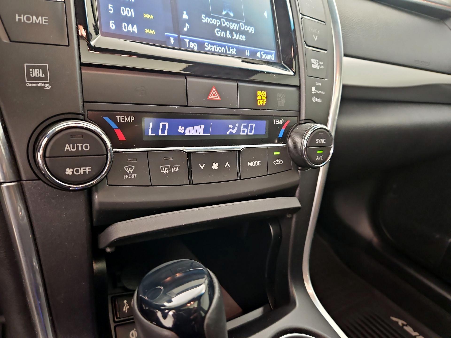 Thumbnail: 2015 Toyota Camry - 16