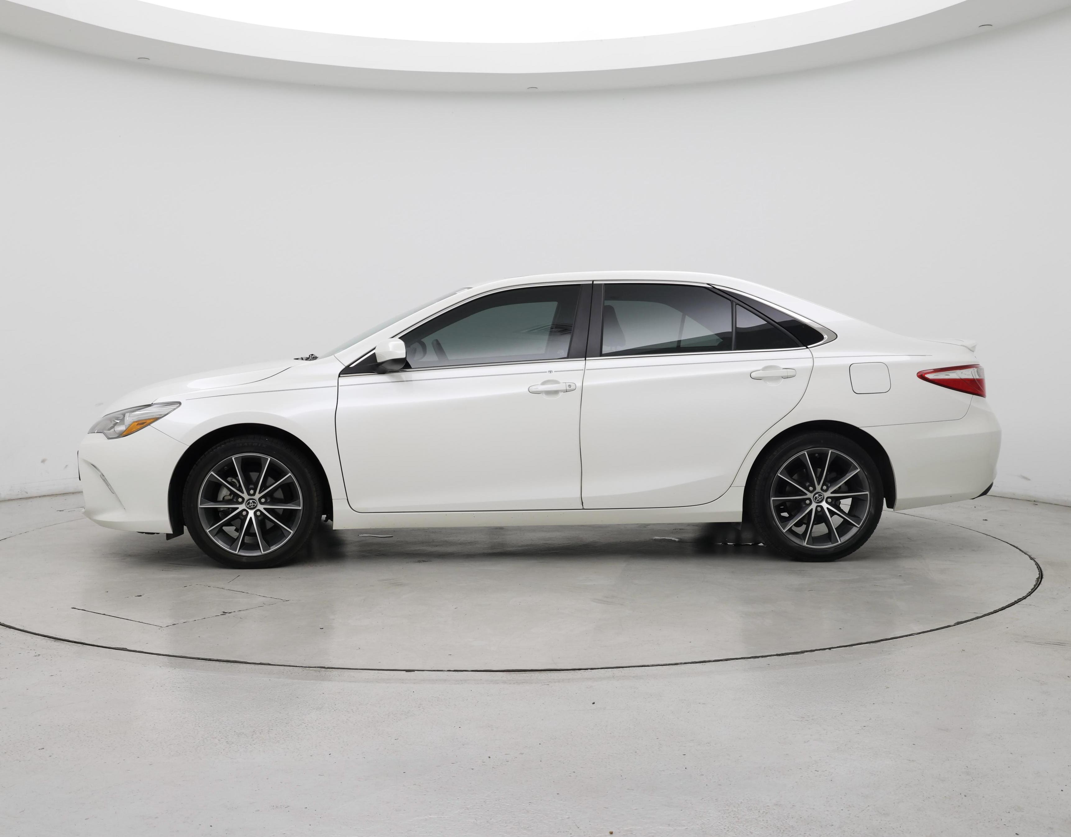 Thumbnail: 2015 Toyota Camry - 3