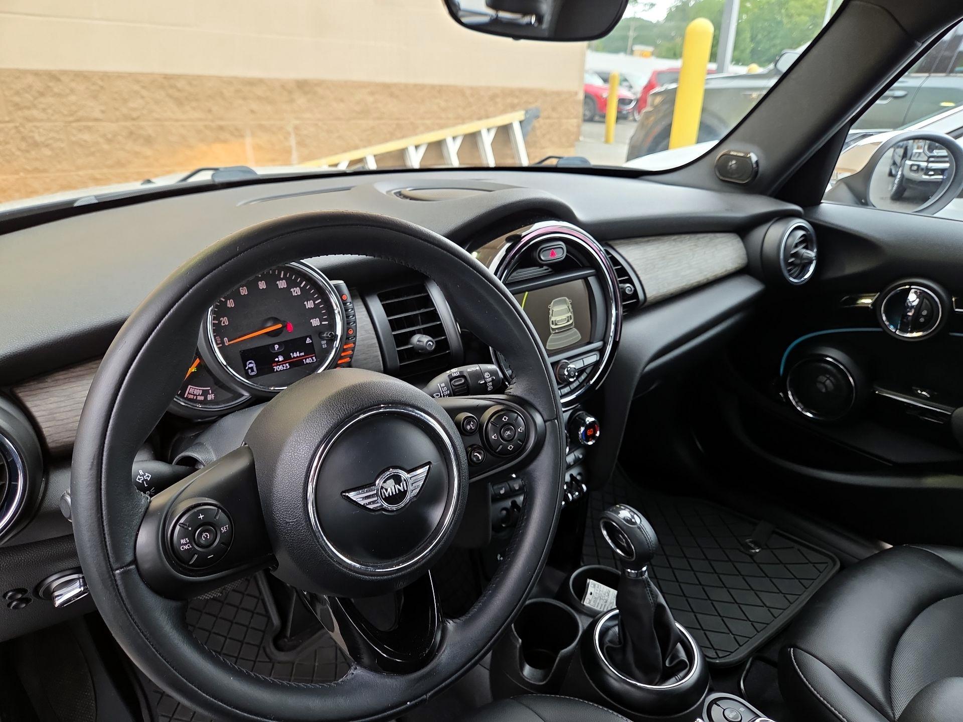 Thumbnail: 2017 MINI Cooper Hardtop - 9
