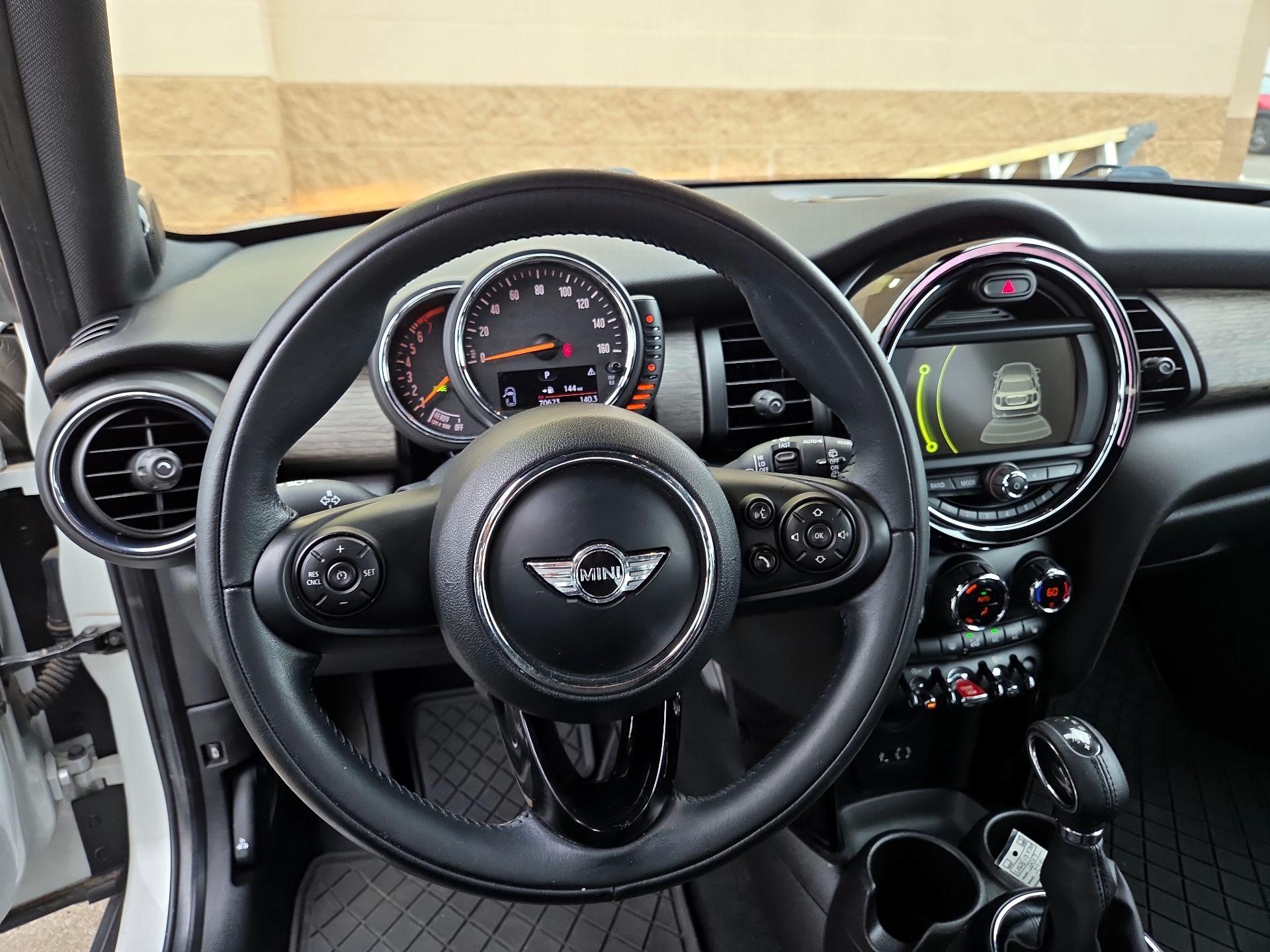 Thumbnail: 2017 MINI Cooper Hardtop - 10
