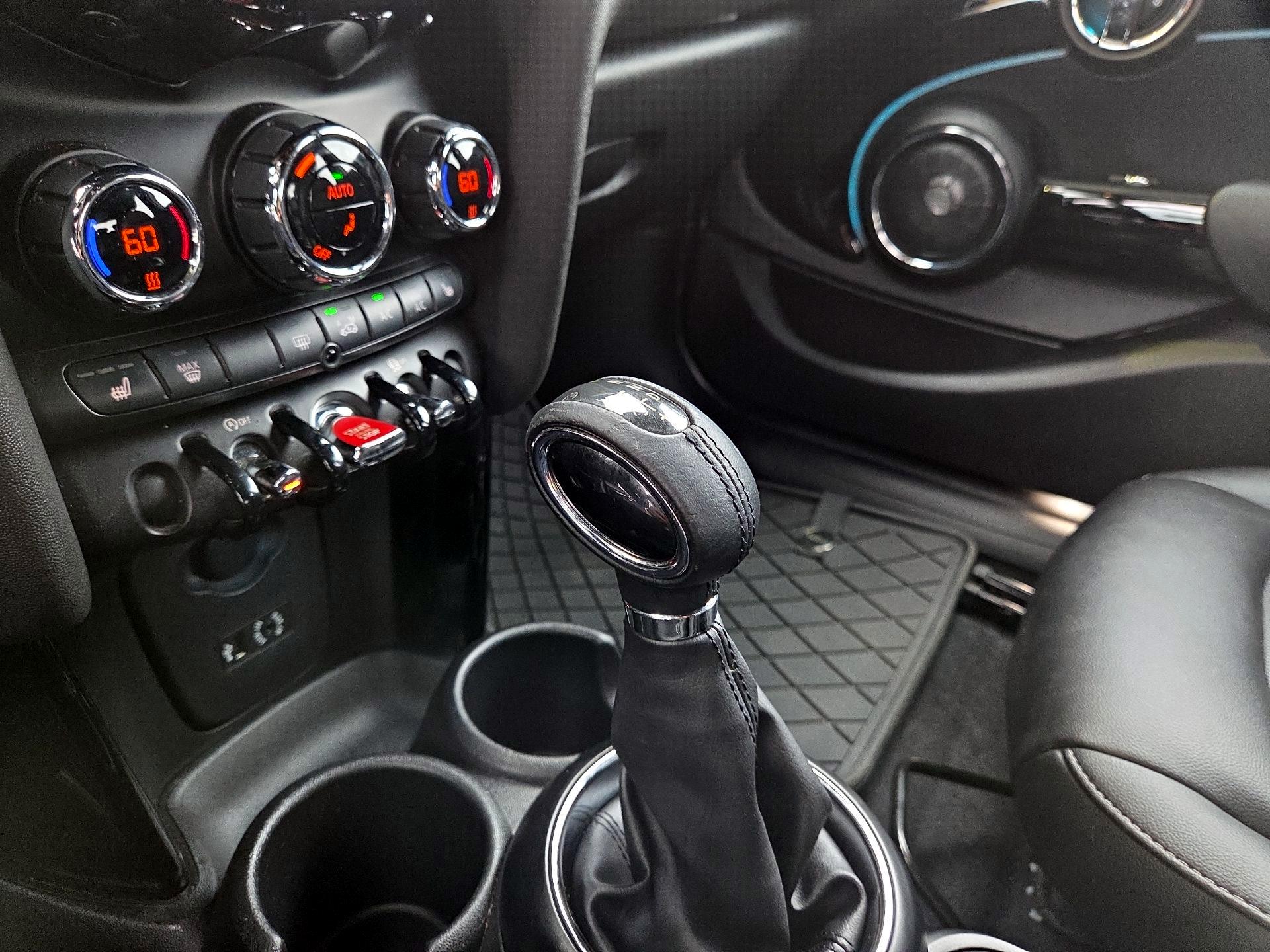 Thumbnail: 2017 MINI Cooper Hardtop - 17