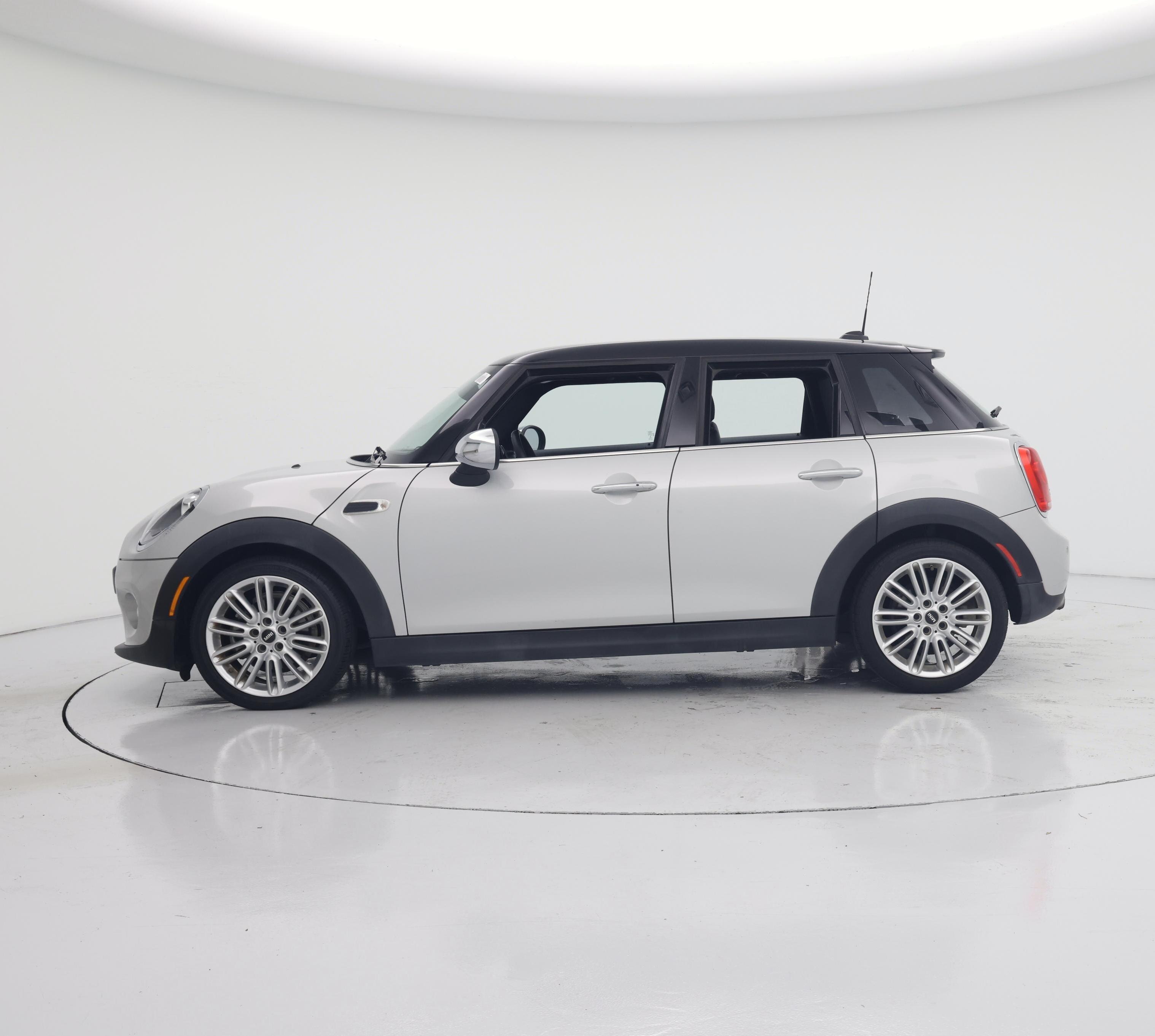 Thumbnail: 2017 MINI Cooper Hardtop - 3