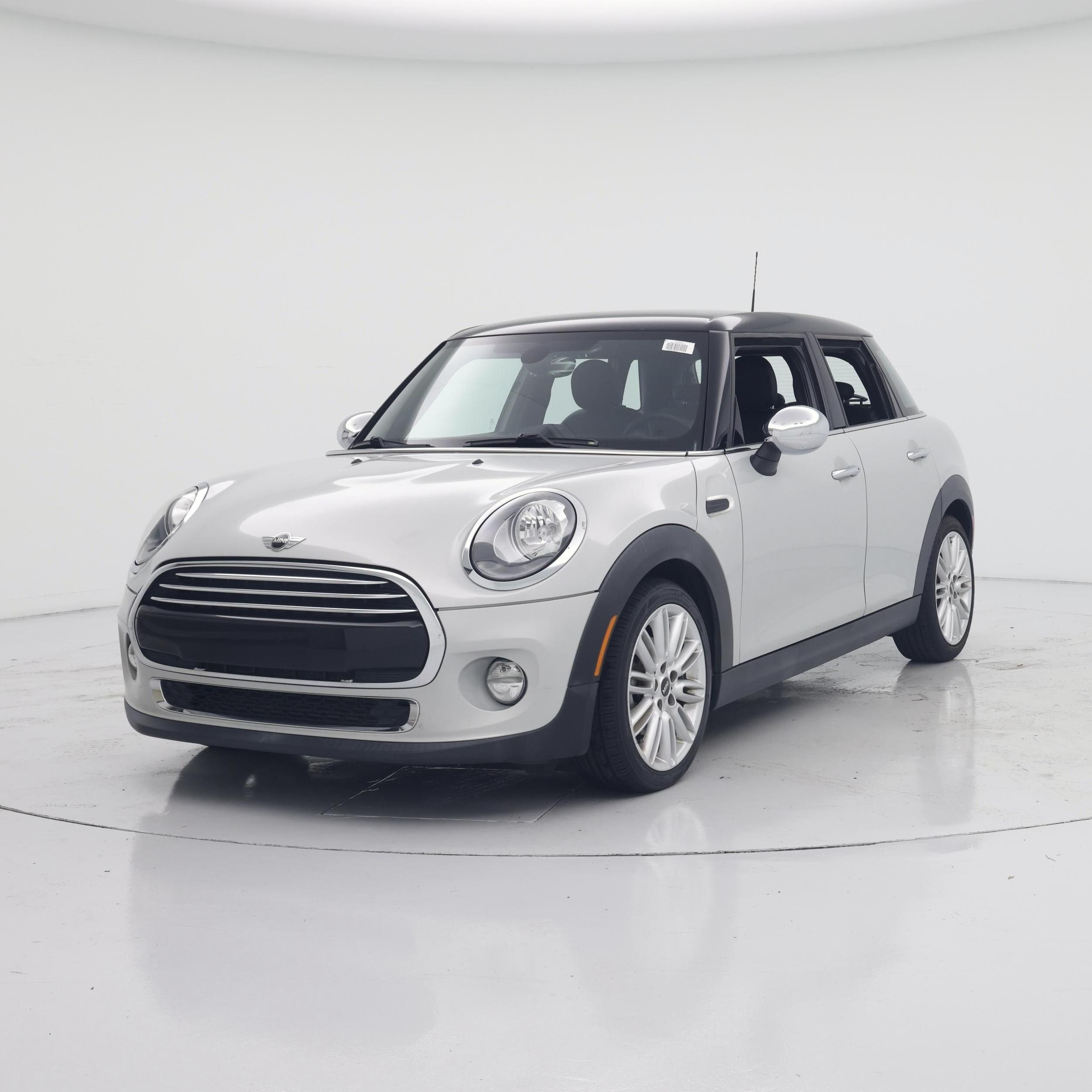Thumbnail: 2017 MINI Cooper Hardtop - 4