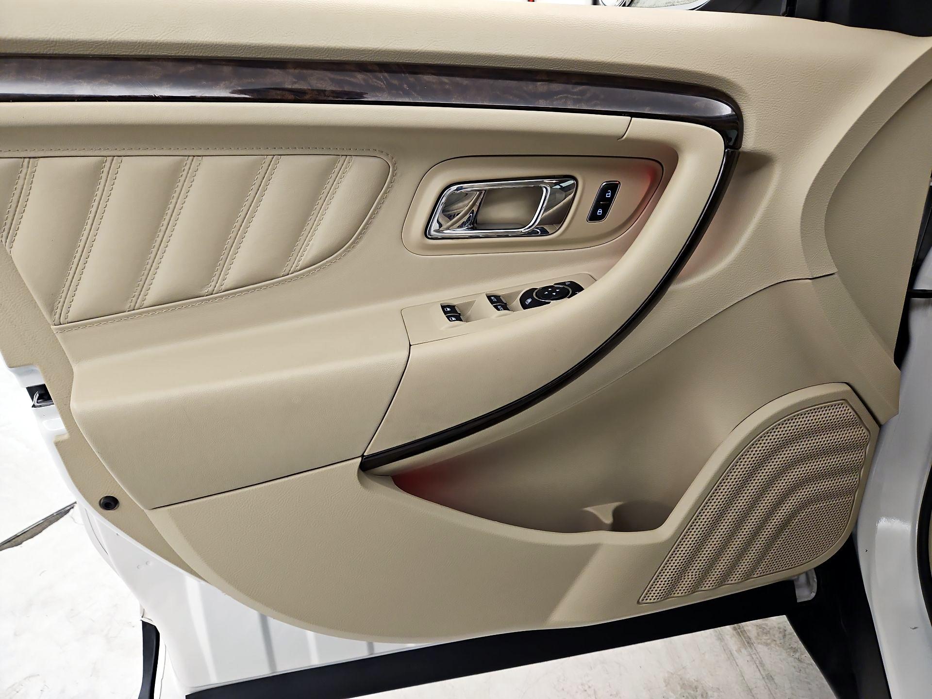 Thumbnail: 2015 Ford Taurus - 12
