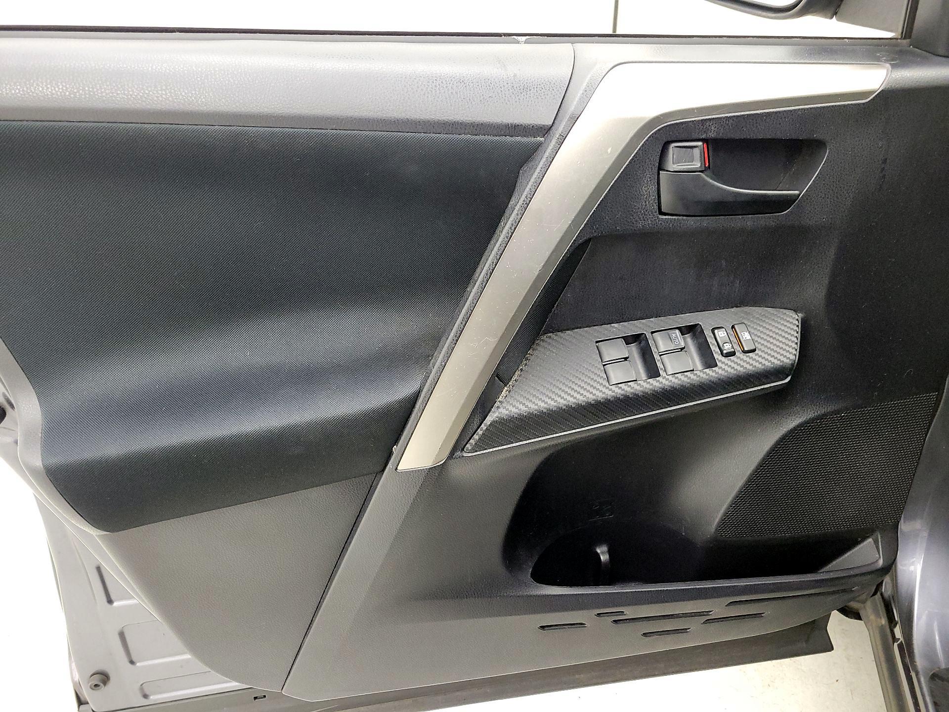 Thumbnail: 2015 Toyota RAV4 - 12
