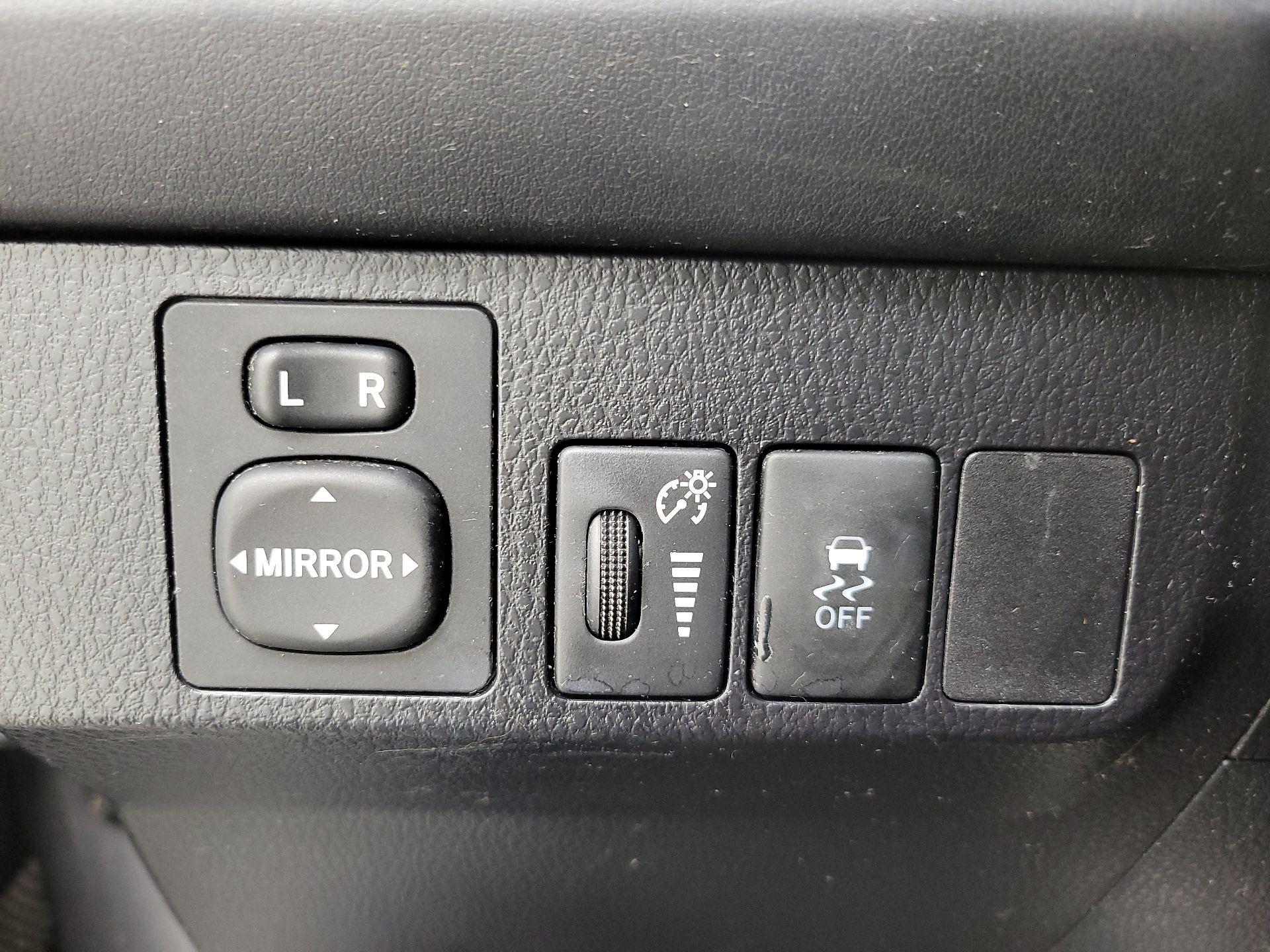 Thumbnail: 2015 Toyota RAV4 - 13